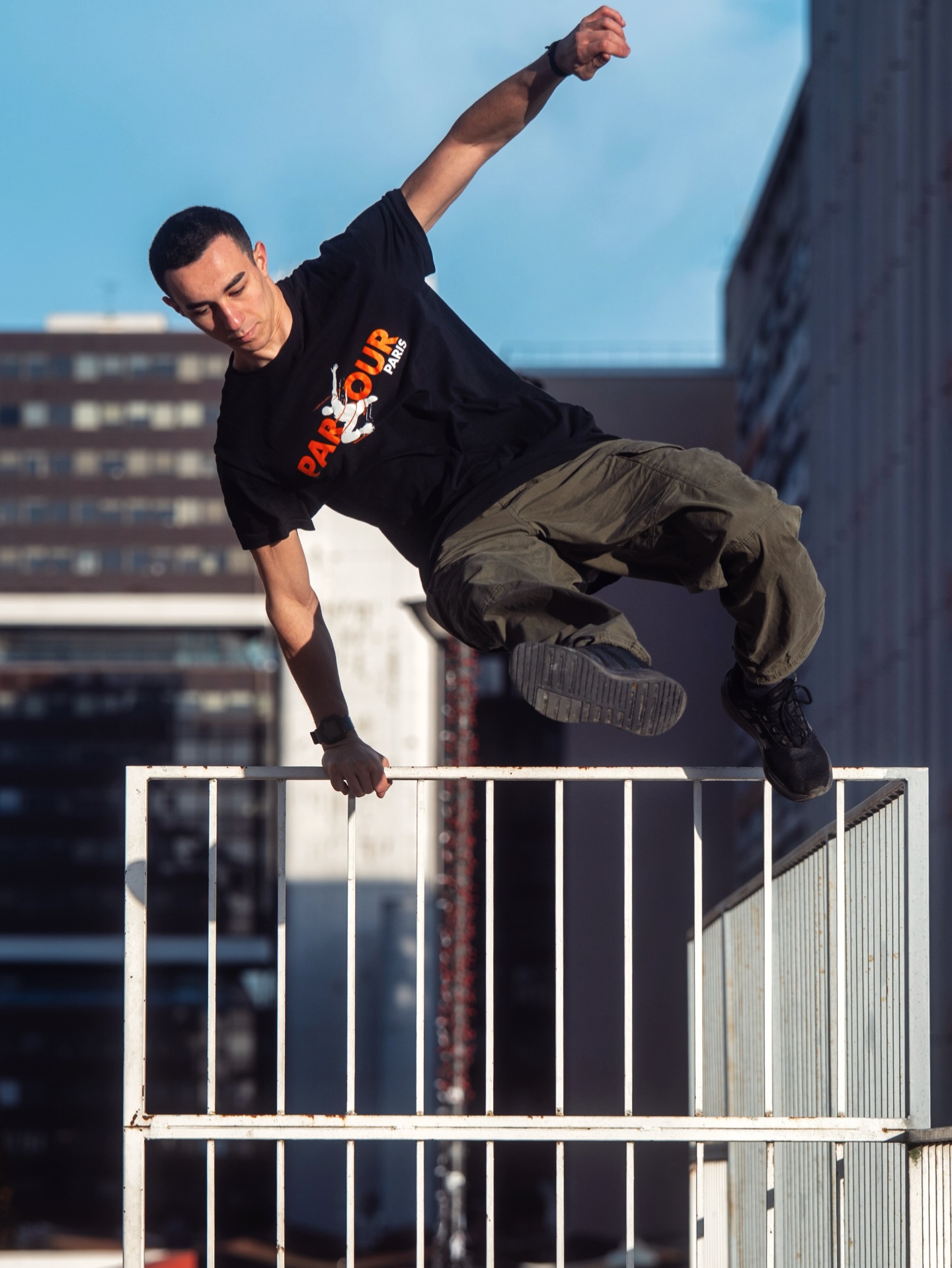 Au fond,
le véritable obstacle n’est jamais un mur.
C’est la limite que tu t’imposes !
📸 by @make_your_city_dance
#parkour #parkourparis #parkourtraining