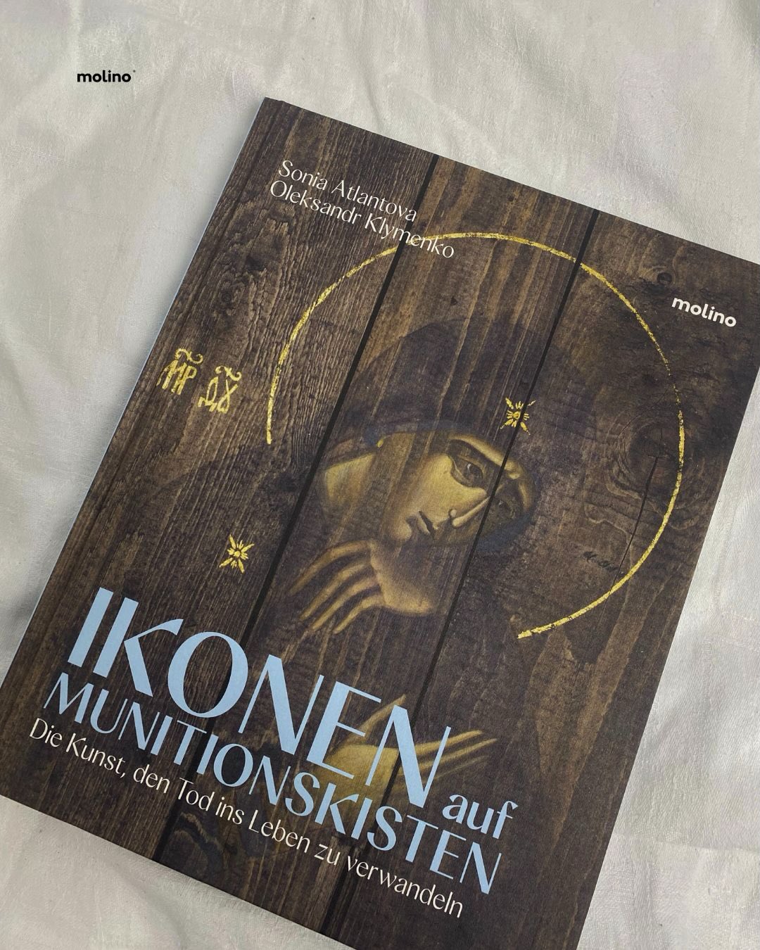 Dieses Buch ist mehr als Seiten und Bilder.
Es zeigt, wie wertvoll Kunst und Erinnerung sein können.
#molino #verlag #bücher #icons