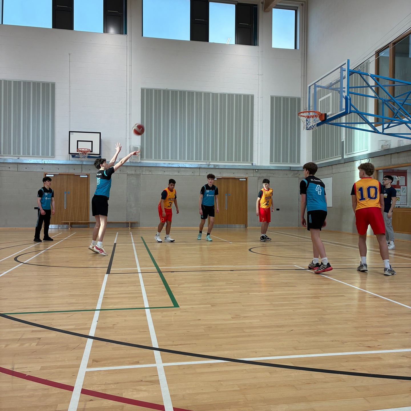 Huge congratulations to our Junior Boys' basketball team, who made their season debut with an impressive, score-laden victory over our friends Temple Carrig. Check out a full match report on our website 🏀