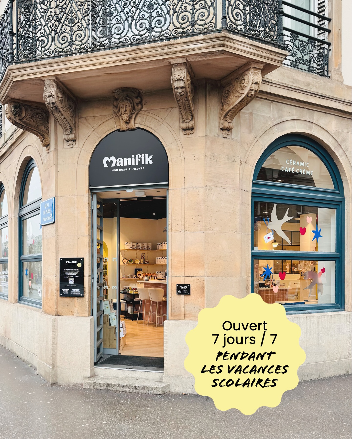 Pendant les vacances scolaires, Manifik est ouvert 7 jours / 7 🎨☕♥️
Du samedi 14 février au dimanche 1er mars, offrez-vous une parenthèse de bien-être créatif grâce à nos séances de peinture sur céramique en plus.
Une activité originale, créative et relaxante, parfaite pour :
👨👩👧 un moment en famille
👯 entre amis
🤍 ou en solo, juste pour soi
Peignez, déconnectez, créez… et repartez avec une pièce unique faite de vos mains ✨
👉 Pensez à réserver votre créneau directement sur manifik.fr (Les places partent vite pendant les vacances 💫)
peinture sur céramique - atelier créatif Strasbourg - activité vacances scolaires - sortie famille Strasbourg - activité détente - loisirs créatifs adultes enfants - café céramique Strasbourg - moment bien-être - activité originale vacances - atelier peinture céramique