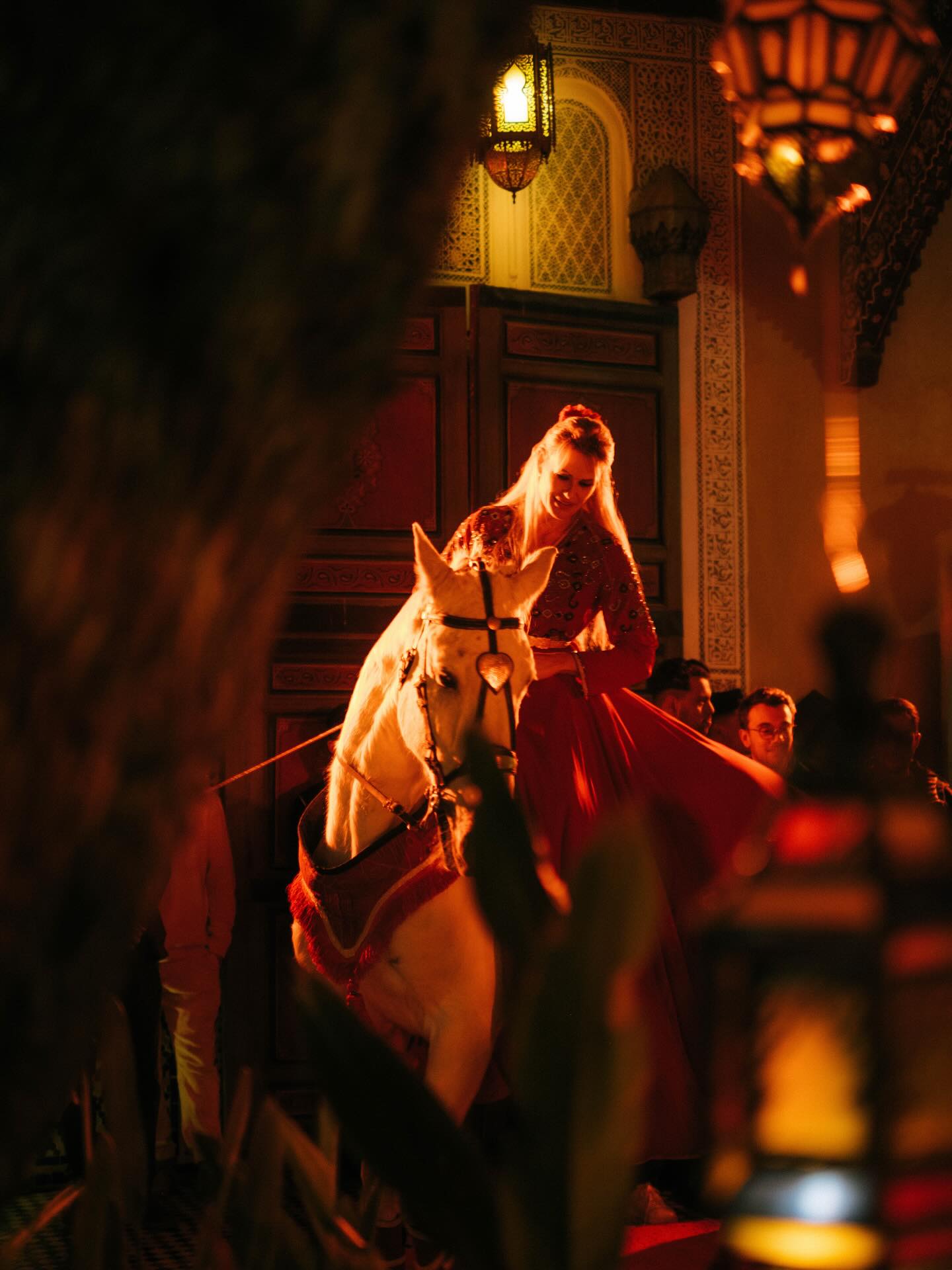 A night where heritage meets the extraordinary ✨
The Museum’s patio becomes a dreamlike stage, where the grace of a white horse and the glow of lanterns create a moment of pure magic💫
An unforgettable private experience in the heart of Marrakech.
@catherinevrard_horse_coach.ma
📷 @veronika_kha