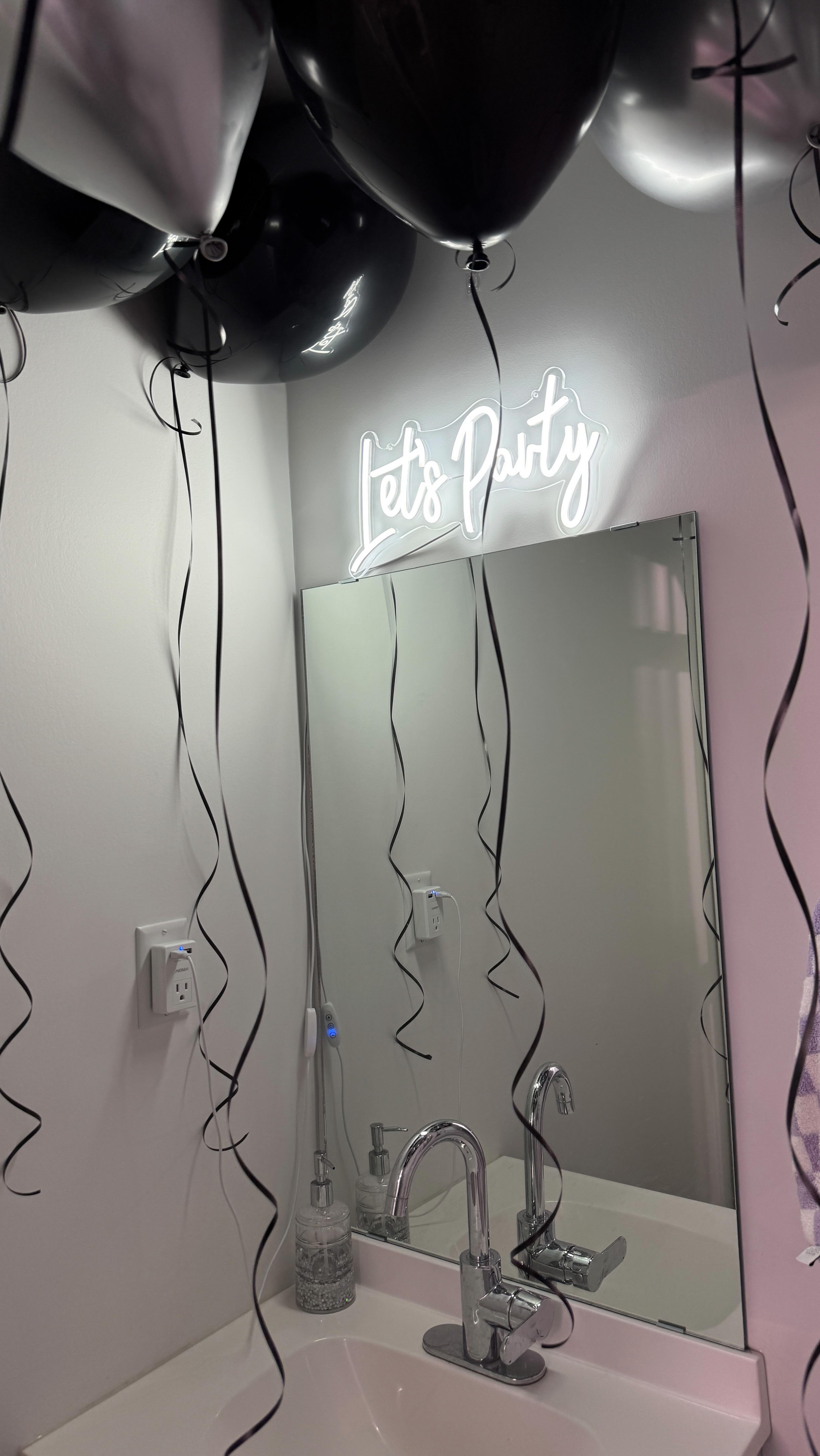 I loved being there but it’s time for a change! 🎈P.S. still ballooning and taking orders, just back at my kitchen until we find the right house for our home-based studio🤞🏼🤍