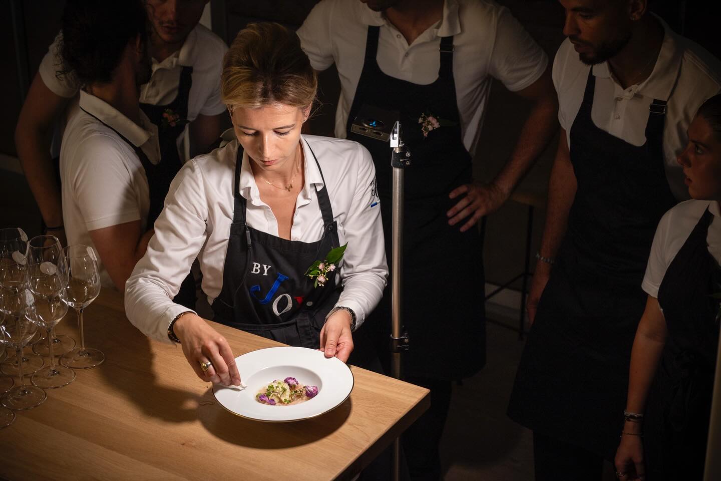 Ces instants suspendus.
Un geste, une équipe, le silence avant l’envoi.
✨Des souvenirs qui se dégustent.
#byjoytraiteur