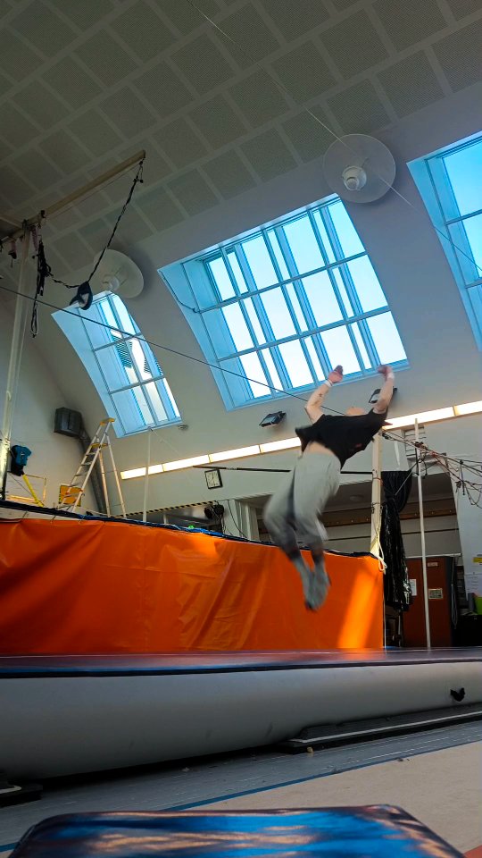 Back and forth ☀️
@turunsirkus
#oldbutgold #stillgotit