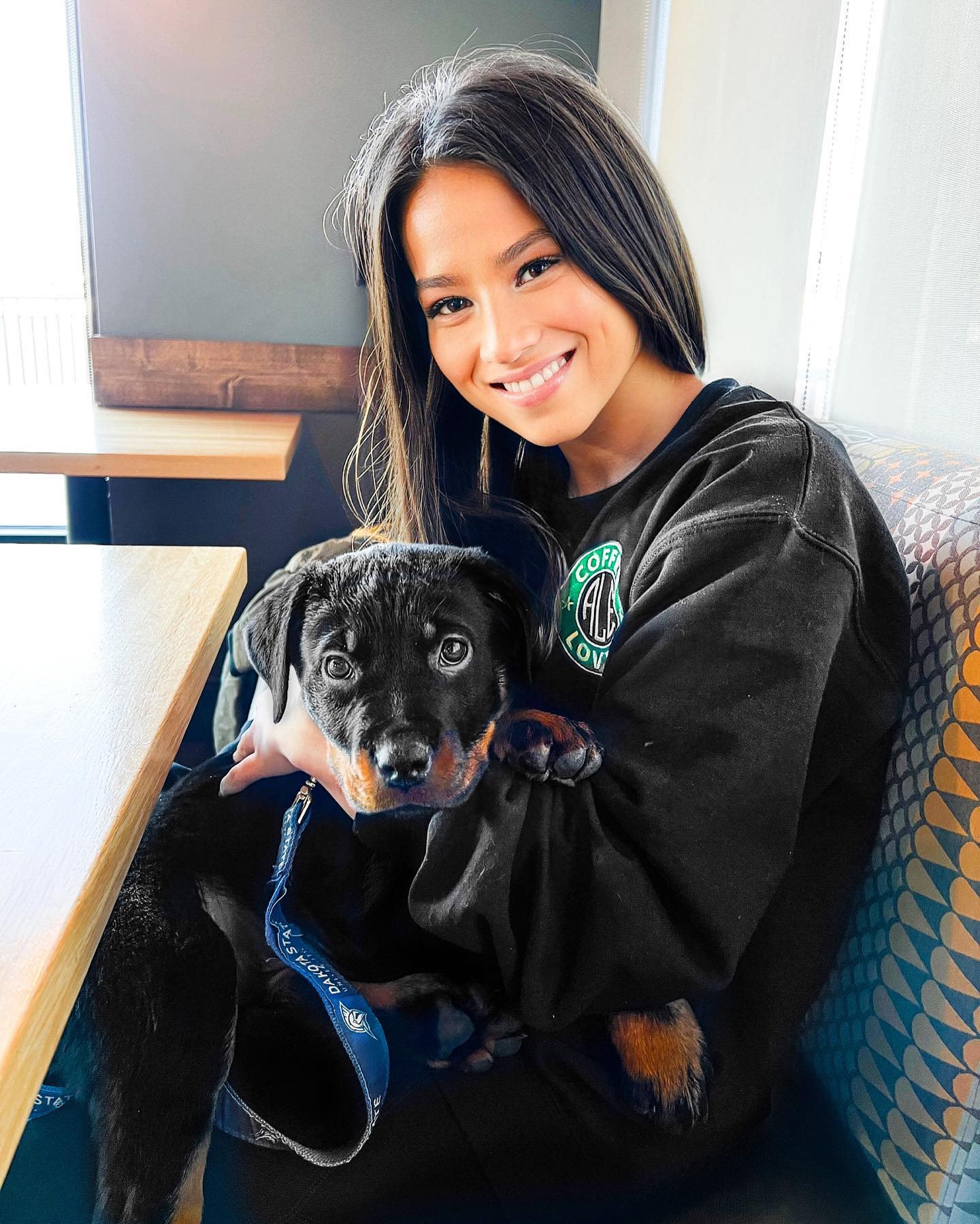 Filling your 𝕌ℕ𝕀𝕋𝔼𝔻 𝕄𝕆ℕ𝕆𝔾ℝ𝔸𝕄 Monday feed with this Su-Paw-Star @cariboucoffee
#notmydog #morningcoffee #caribou #cariboucoffee #unitedmonograms #coffee #coffeetime #coffeeshop #coffeelover #coffeeholic #cafe #café
Thanks @george_fsdak for letting me steal your puppy for a few hours 🐶🐾