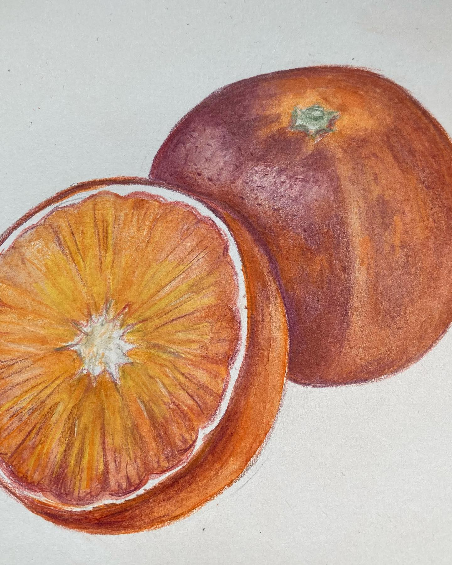 L’orange sanguine selon la Diététique Chinoise!
Un dessin perso, ma recette préférée!
L’orange, comme tous les autres agrumes sauf les kumquats, est de nature fraîche, de saveur douce et acide. Son tropisme va à l’Estomac/ Poumon/ Foie/ Vessie. Comme tous les fruits de saveur acide et douce, elle produit les liquides organiques et apaise la soif. Elle tonifie et mobilise le QI, nourrit le Sang (encore plus sûrement si elle est « sanguine »). Elle tonifie la Rate, le QI, harmonise la Rate/ Estomac, stimule l’appétit et traite la nausée, car elle calme les contre-sens du QI. Raison pour laquelle, elle sera aussi intéressante pour traiter la toux grasse ou sèche, car elle chasse les mucosités et humidifie la Sécheresse du Poumon. Elle détend le Foie, la poitrine et le diaphragme. Elle favorise la diurèse. Elle traites les effets indésirables de l’alcool.
Son écorce est, elle, de nature tiède et de saveur piquante et amère..
L’orange est une excellente source de vitamine C, mais aussi de fibres, de magnésium, de calcium et de potassium.
Ma recette préférée: Ma fameuse confiture d’oranges « Lola ».
Cuite en confiture avec le sucre, elle en sera d’autant plus tonifiante, avec en plus les bienfaits santé des écorces!
#orange #oranges #agrumes #bienfaitsanté #bienfaits #confiture #confitures #confituremaison #marmelades #dietetiquechinoise #madreperlamtc