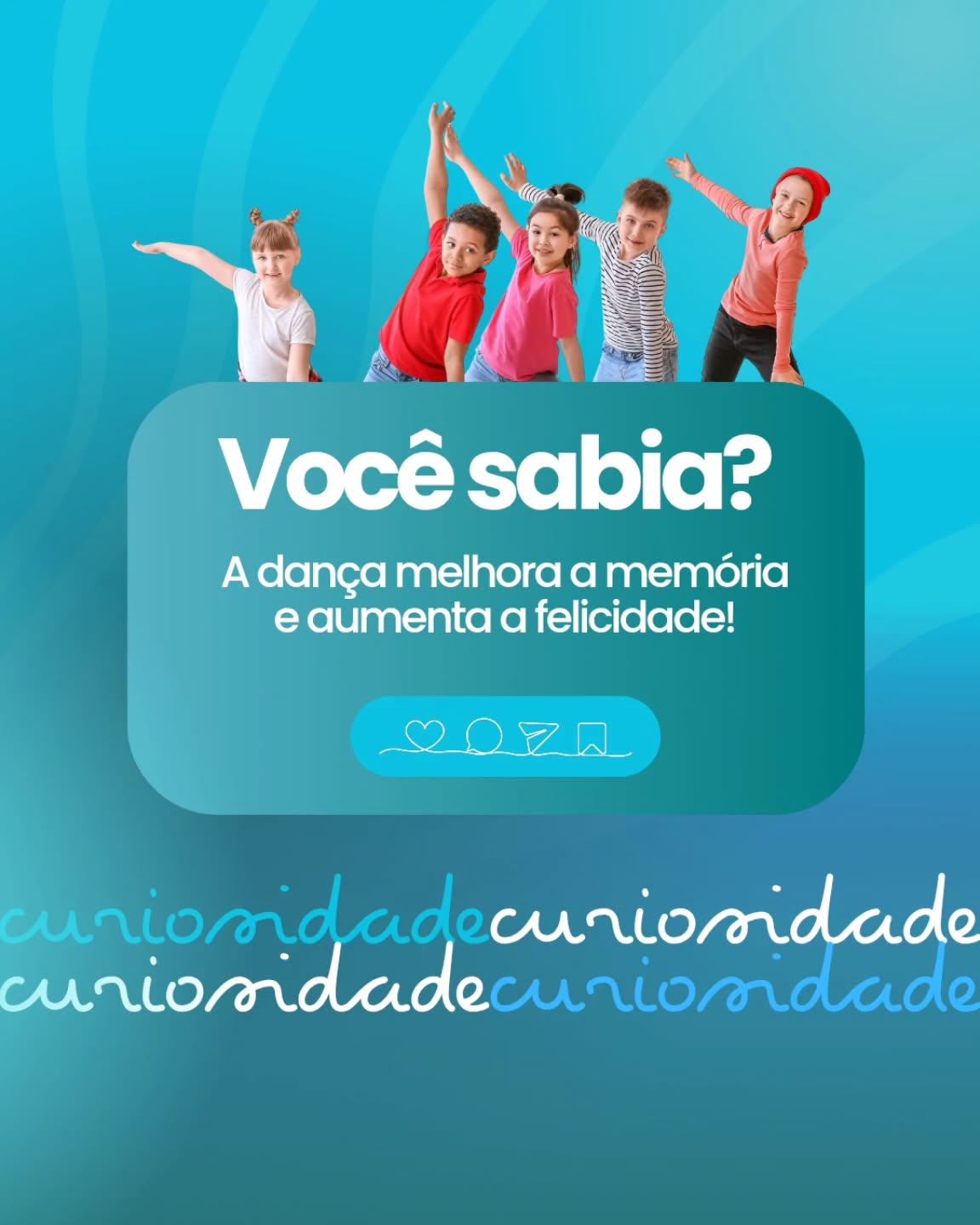 Você sabia que dançar é um verdadeiro combustível para o cérebro? 🧠✨
Mais do que apenas mover o corpo seguindo um ritmo, a dança exige coordenação, memorização de sequências e presença. Esse "exercício mental" ajuda a fortalecer as conexões neurais, melhorando significativamente a nossa memória.
E o melhor de tudo? Enquanto você decora aquele passo novo, o seu corpo libera endorfina e dopamina — os hormônios do bem-estar. O resultado é imediato: menos estresse e muito mais felicidade! 💃🕺
Pronto(a) para colocar o seu cérebro e o seu coração para dançar hoje?