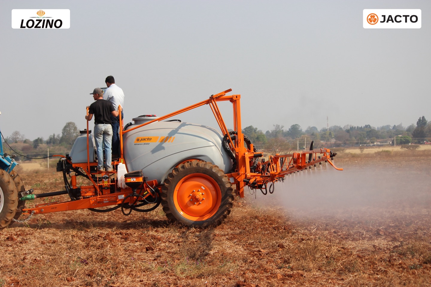 Meet the Jacto Advance 3000 AM18 – built for farmers who want serious spraying efficiency without sacrificing comfort or precision.
Key highlights:
• 3000 L polyethylene main tank + dedicated clean-water tank for rinsing the entire spray circuit.
• Hydraulic 18 m boom with working height from 0.60 m to 1.55 m.
• High‑performance piston pump (up to 150 L/min) for consistent pressure and coverage.
• Stainless steel nozzle line with Bijet/Quadrijet holders for flexible setup.
• Designed for large areas over 500 ha and working speeds up to 12 km/h.
Precision agriculture:
With Jacto’s Multicontrol system, you keep the correct application rate even when your speed changes, protecting your crop and your input investment. GPS guidance, electric pilot and automatic section control work together to minimize overlaps and misses, saving agrochemicals and reducing environmental impact.
If you’re ready to upgrade your boom sprayer and cover more ground with less waste, this is what you’re looking for!
Contact us For more information ℹ️