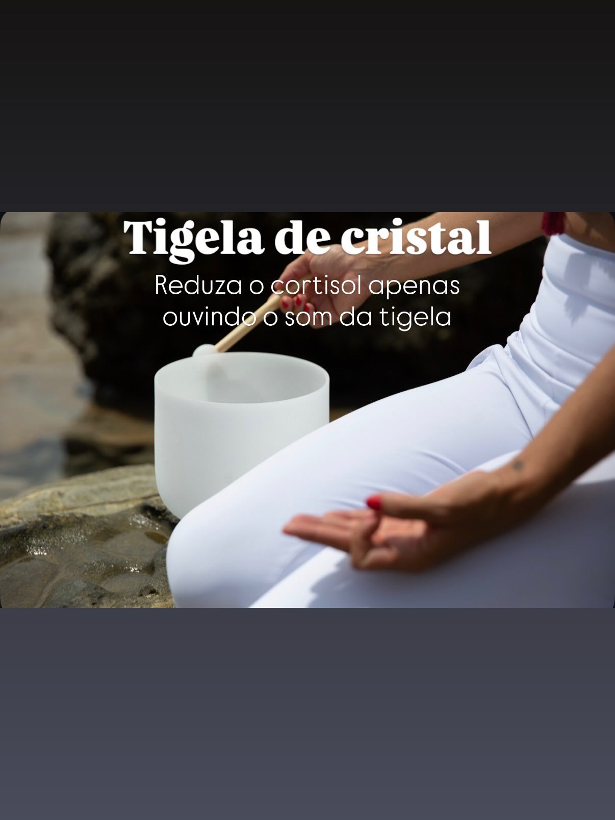 Vocês sabiam que a tigela de Cristal são feitas de quartzo puro fundido?
Elas produzem sons extremamente limpos, agudos e de longa duração.
Elas emitem uma nota única e clara que parece “envolver” o ambiente de forma etérea, trazendo pureza ao som. ✨
Como nosso corpo possui estruturas cristalinas (nos ossos e no DNA), a teoria é que o cristal ressoa de forma muito direta com o sistema nervoso, fazendo uma ressonância com o Corpo.
O som é projetado para cima e para fora, sendo excelente para estados de expansão da consciência, criatividade e limpeza energética do ambiente.
Além de ser usada para alinhamento energético e também para relaxamentos breves e profundos pela clareza do tom.
Na próxima imersão em Yoga e Meditação que irá acontecer nos dias 27, 28 e 29 de março, a tigela estará presente trazendo muita harmonia e relaxamento para as participantes.
Venha viver essa experiência!
Mais informações ℹ️ sobre a imersão, direto pelo WhatsApp. O link está aqui na bio!
Com amor
Pri