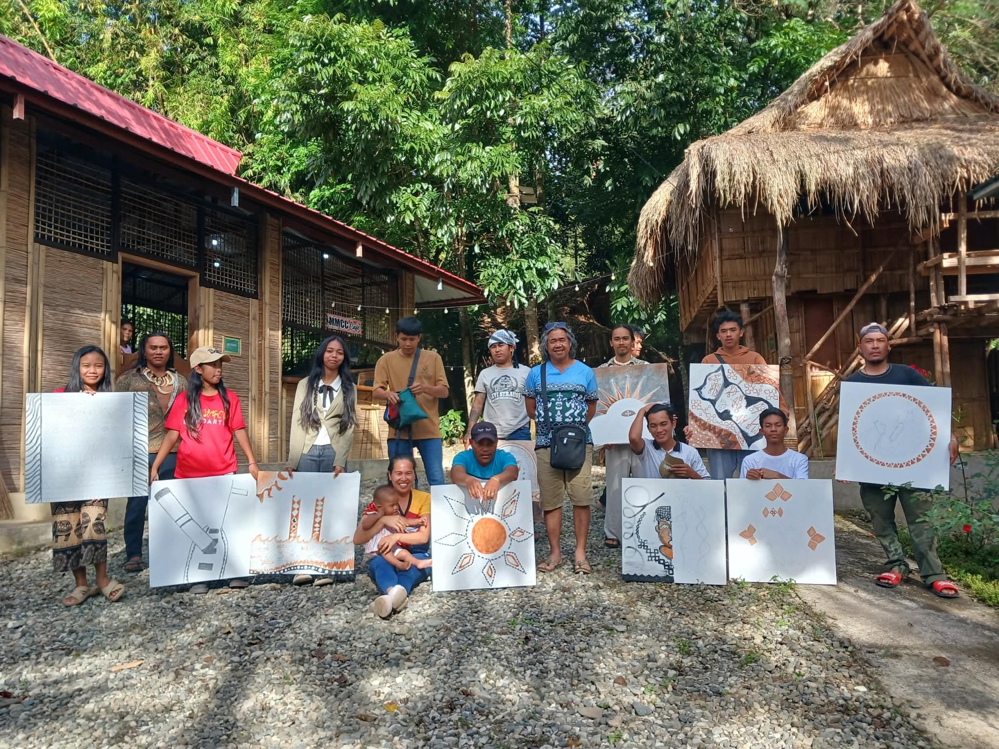 Youth Program beim MMCC 💫
Ein großes Dankeschön an alle, die dabei waren und mitgewirkt haben – es war wunderbar!
Unser Ziel: Jugendliche durch Kunst stärken, inspirieren und ihr Bewusstsein erweitern.
