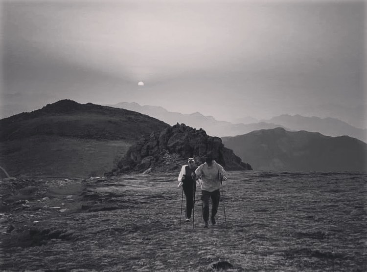 Wishing full send vibes to @tom__baxter__ and the Hardloop Beijing group! Tom just started his 100mi adventure on the outskirts of Beijing, it’s been a difficult two years for the world but China is yet to see normal life of events return - so Hardloop Beijing athletes have been doing their own thing! The group will crew and pace Tom throughout the 100 miles while also filming the adventure, can’t wait to see it!
#HardloopBeijing @littlelady_taylor #UltraRunning