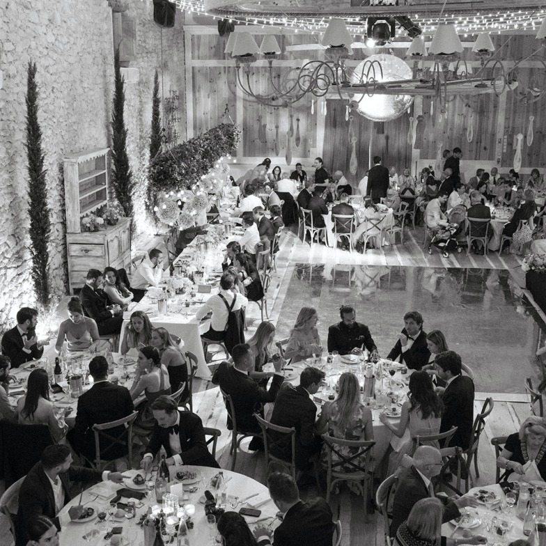 🍃 L’art de recevoir, au cœur d’un domaine provençal plein de caractère.
#DomaineDeMariage #MariageSudDeLaFrance #ProvenceWedding #ReceptionPrivee