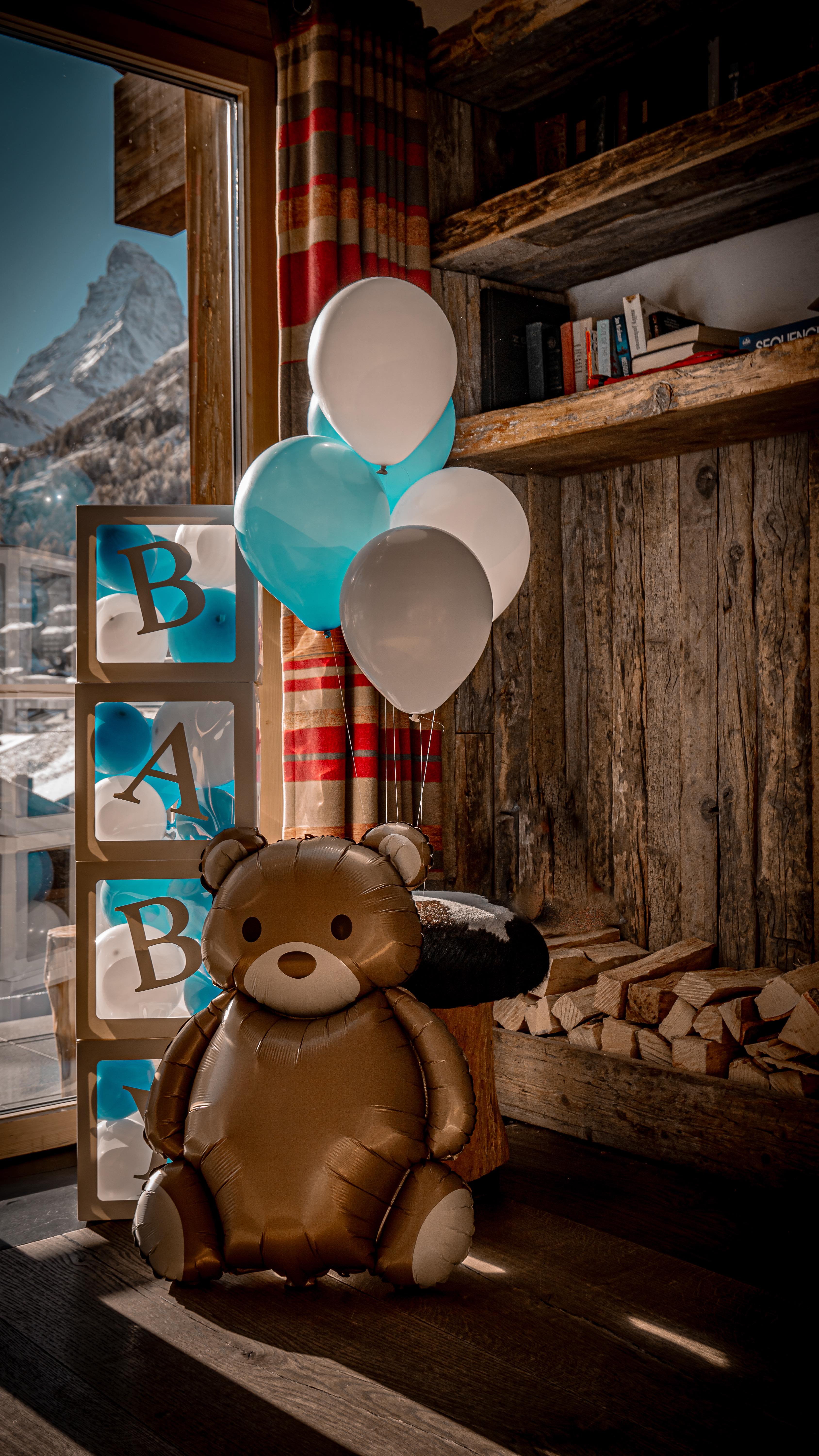 Surprise babyshower for Ecaterina and Stefan last year. A lovely surprise by their colleagues!
Location: @mx_zermatt
Photos: @nick_mckelvey
Event planner: @peakventure.ch
Food: @petitroyal.zermatt