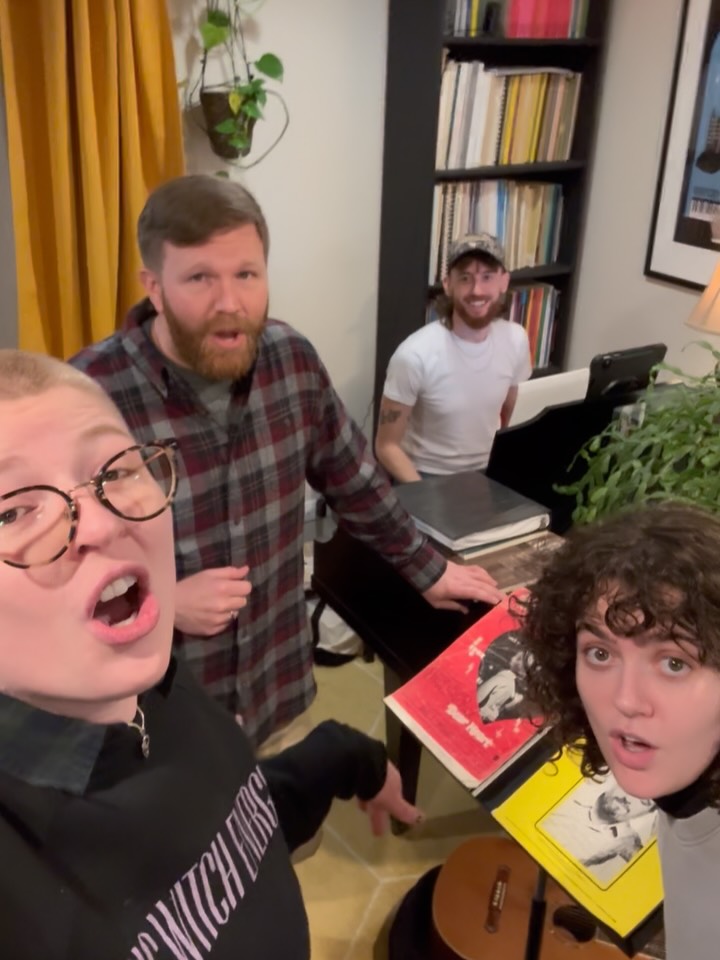 FEB 22, see Four Friends blow you away with some gorgeous love songs!!!!!! Featuring @elsie.eastman @stuarthompson, @_alifisher, and @jrenard5!!
6pm at Borelli’s!! $10 cover!! BE THERE!! BRING UR CRUSH 💘💘💘