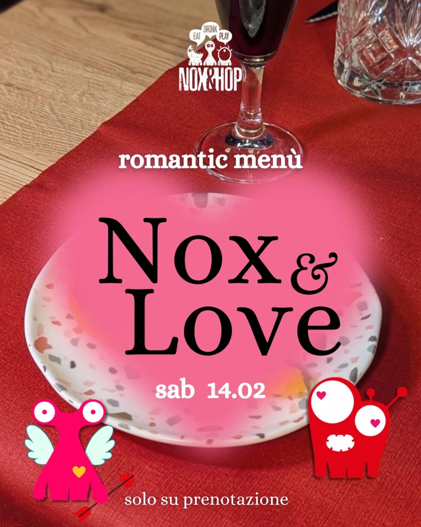 Nox&Love - sabato 14 febbraio
Menù di 5 portate nerd love edition ❤️🔥
🌙 Sailor Moon & Milord - entrée di benvenuto
💎 Caitlyn & Vi - cupcake salato al basilico con topping di hummus alla barbabietola rosa
✨ Aragorn & Arwen - ravioli a forma di stella ripieni di funghi e carciofi su pesto di cavolo viola e anacardi
💥 Harley Quinn & Poison Ivy - polpette morbide di zucca e spinaci, con chips di patata dolce e patata viola
🌶️ Gomez & Morticia - soufflé al cioccolato con cuore caldo al peperoncino (leggermente piccante)
Solo su prenotazione!
60€ a coppia - acqua e drink di benvenuto incluso