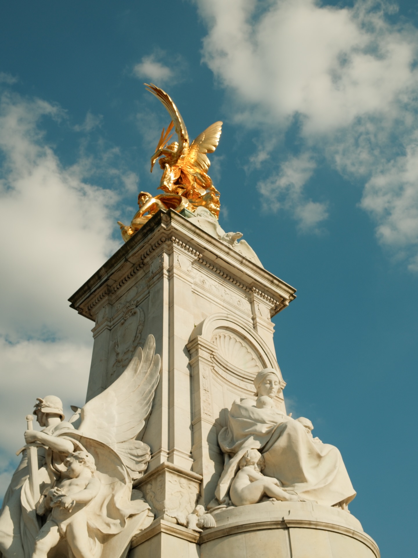 Finally getting to photos from the fall 🫣 sunny days in London are absolutely incredible 🥰