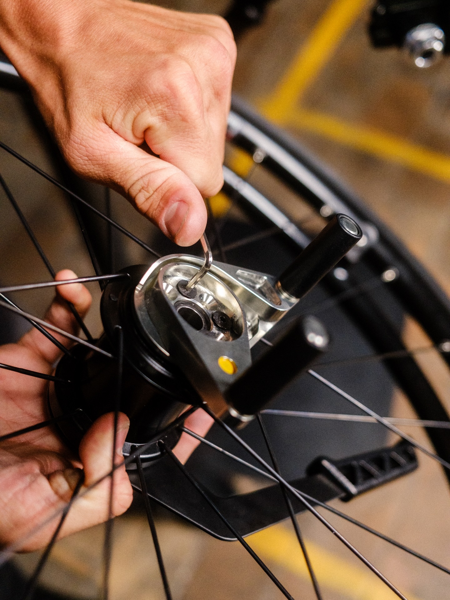 AJUSTEMENT & COMPATIBILITÉ
🔧 Chez EPPUR, chaque réglage compte : position du levier, choix du grip, ajustement au millimètre près… Tout est pensé pour que les roues s’adaptent parfaitement à votre fauteuil, à votre morphologie et à votre façon de rouler.
Grâce aux adaptateurs de fixation conçus par EPPUR, nous assurons une compatibilité précise et une installation sécurisée des roues SKEED & DREEFT.
👉 Aujourd’hui, près de 200 modèles de fauteuils roulants manuels sont déjà référencés comme compatibles avec nos systèmes de freinage.
Votre fauteuil est-il compatible avec nos roues ?
➡️ Faites votre demande via le lien en bio.
#EPPUR #SKEED #Ajustement #FauteuilRoulant #Mobilité