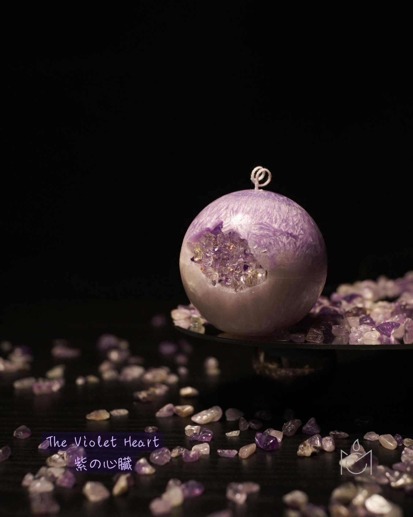 観測記録004|紫の心臓
The Violet Heart
静寂の中で脈打つ、紫の心臓。
結晶の奥に宿るその光は、
癒しと誓いを、静かに抱きしめる。
Observation Record 004 | The Violet Heart
A violet heart beating in stillness.
Within its crystal core,
a gentle glow holds healing and devotion.
#紫の心臓 #TheVioletHeart #観測記録004
#MercuriusCandle
#PlanetCandle StarInspired
ArtisanCandle キャンドル作家
ハンドメイドキャンドル 球体キャンドル
惑星キャンドル 天体キャンドル
キャンドルのある暮らし
MercuriusPlanet MysticalCandle
MoodyGlow