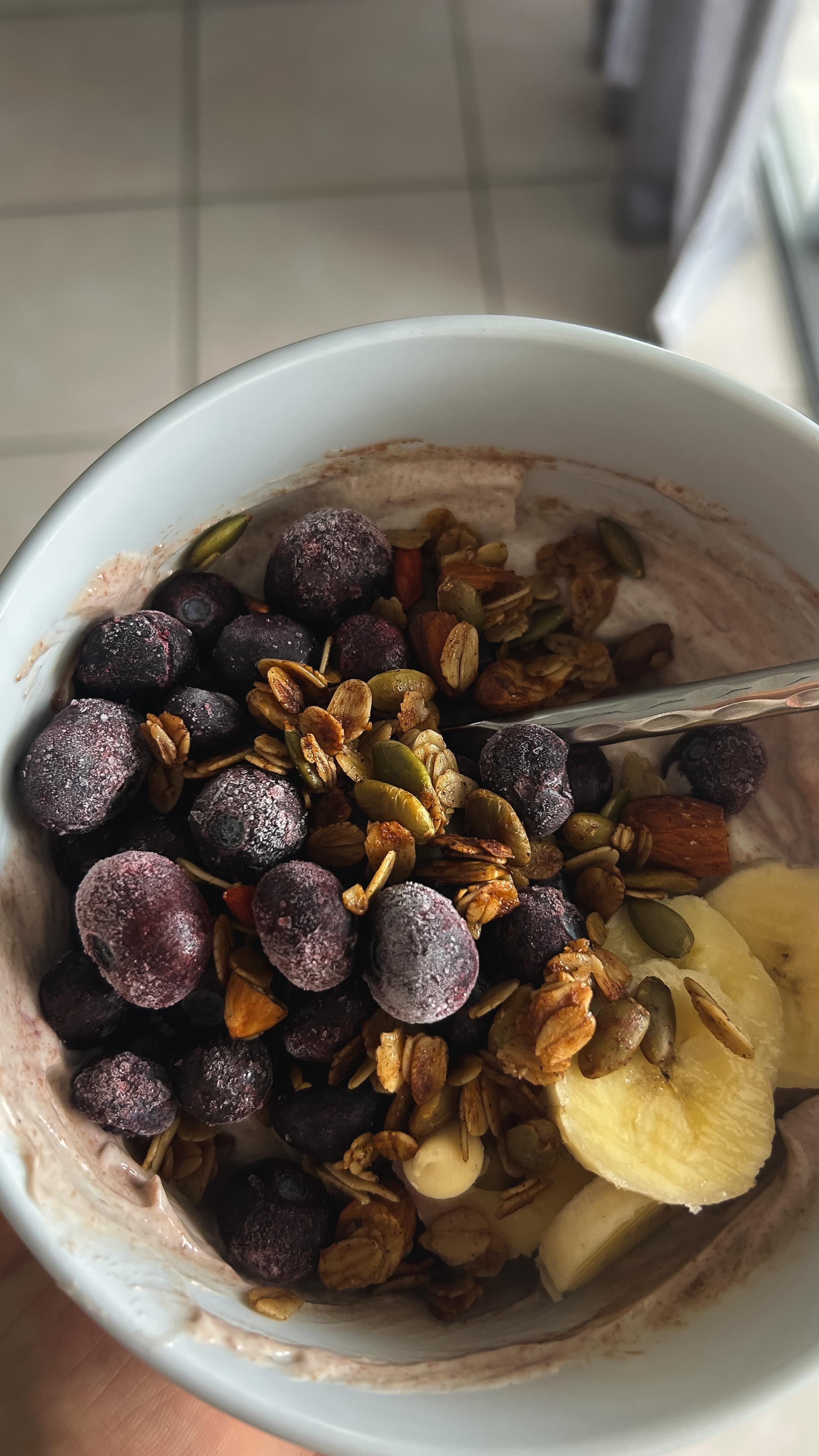 Mistake #3: Not planning toilet stops (when giving my gut time to adapt)
When I started fuelling properly before long runs, I thought something was wrong with me.
More food = more bathroom stress and more anxiety mid-run.
When you increase carbs before training, your gut needs time to adapt. That’s what gut training is!
It doesn’t mean fuelling is wrong. It means your body is learning. Mapping toilet stops gave me peace of mind while my gut adjusted.
Less stress = better runs. Better runs = better adaptations.
Sometimes improving performance isn’t about pushing harder. It’s about planning smarter.
If you’re trying to fuel better but your gut is pushing back, that’s something I work on a lot with my everyday athletes.
You don’t need less food. You need a strategy 💛
#sportsdietitian #dietitian #dietitianapproved #fuelforperformance