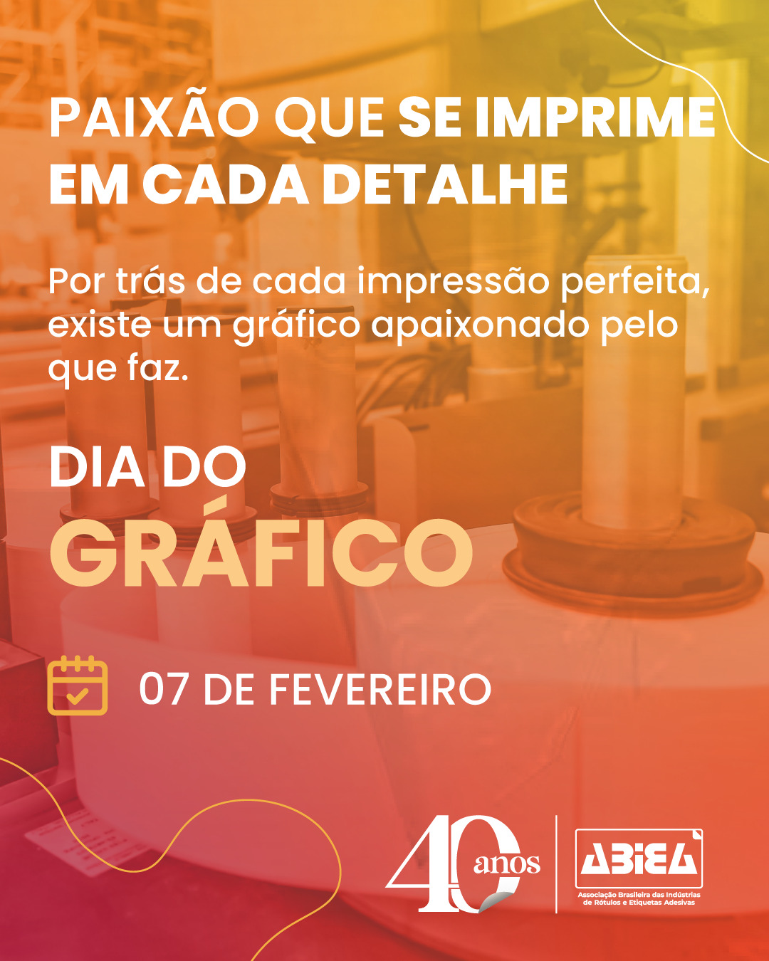 Hoje celebramos quem transforma ideias em forma, cor e precisão.
Quem domina a técnica, respeita o processo e cuida de cada detalhe como parte essencial do resultado final.
Feliz Dia do Gráfico.