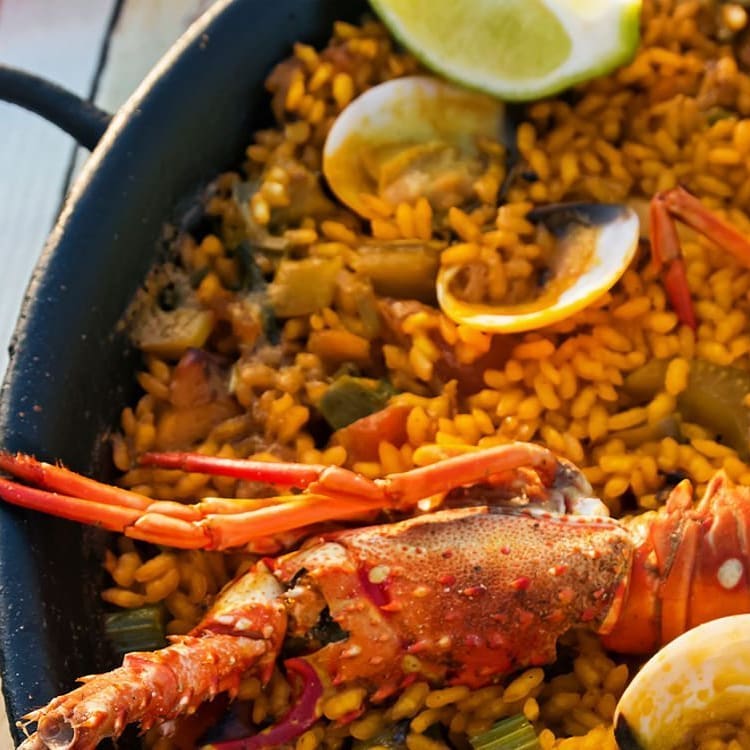 Día de las velitas acompáñala con una deliciosa Paella con tu familia. RESERVALA YA!! 3184214326 - www.mipaella.co - pedidos@mipaella.co.