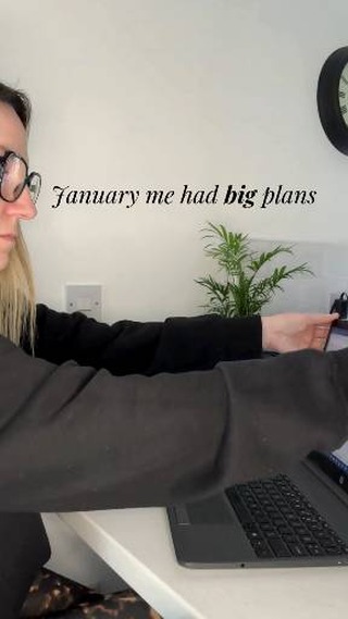 January me had a lovely, balanced vision for the year.
Plenty of space for clients.
Consistent content.
And... A life!
March me is mostly wondering who scheduled clients, content and 'having a life' in the same week 🤔🫢
Business ownership really does love a full calendar.
Tell me I’m not the only one 😅