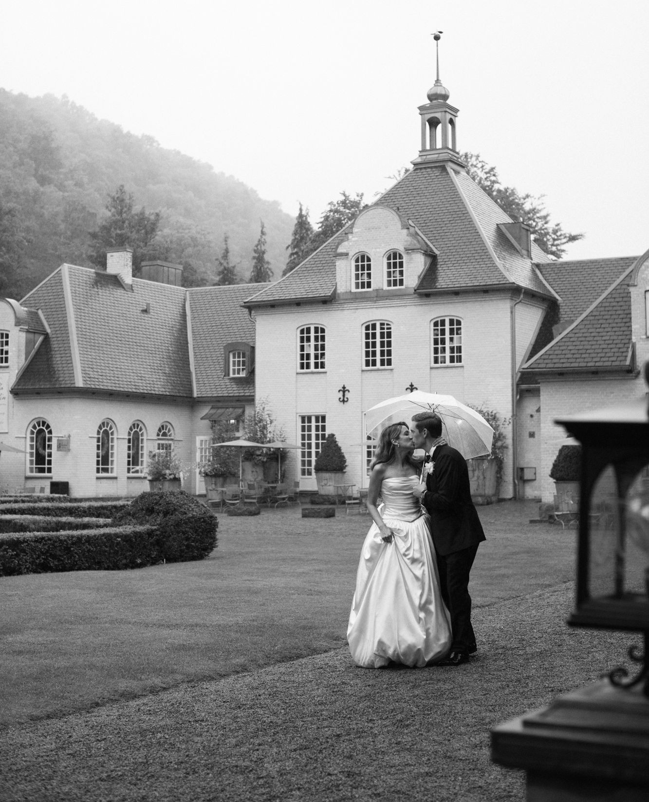 Happy Valentine's from the Avení team 🤍
Planning, design & florals: @avenievents
Venue: @norrviken_bastad @norrviken_weddings
Videographer: @innarhuntfilms
Photographer: @cecelinatornberg
Welcome event: @papasbastad
Band: @isaacandthesoulmachine
MUAH: @dominika.newelska
Stationery: @elinsartstudio
Dress: @daniellefrankelbride
DJ & Sax: @simonsaxx
Cake: @sockerdrommars
Second shooter video: @oscargronroos
Rentals: @atablestory
.
.
.
.
.
.
.
#bröllop #brollop2026 #brollop2027 #bröllopskoordinator #bröllopsplanering #weddingplanner #weddingplannersweden #weddingplannerstockholm #destinationwedding #grandhotel #eventstockholm #floriststockholm #luxuryweddingplannereurope #weddingplannereurope #europeweddingplanner #eventplannersweden #eventplannereurope #bastadweddings #båstadbröllop