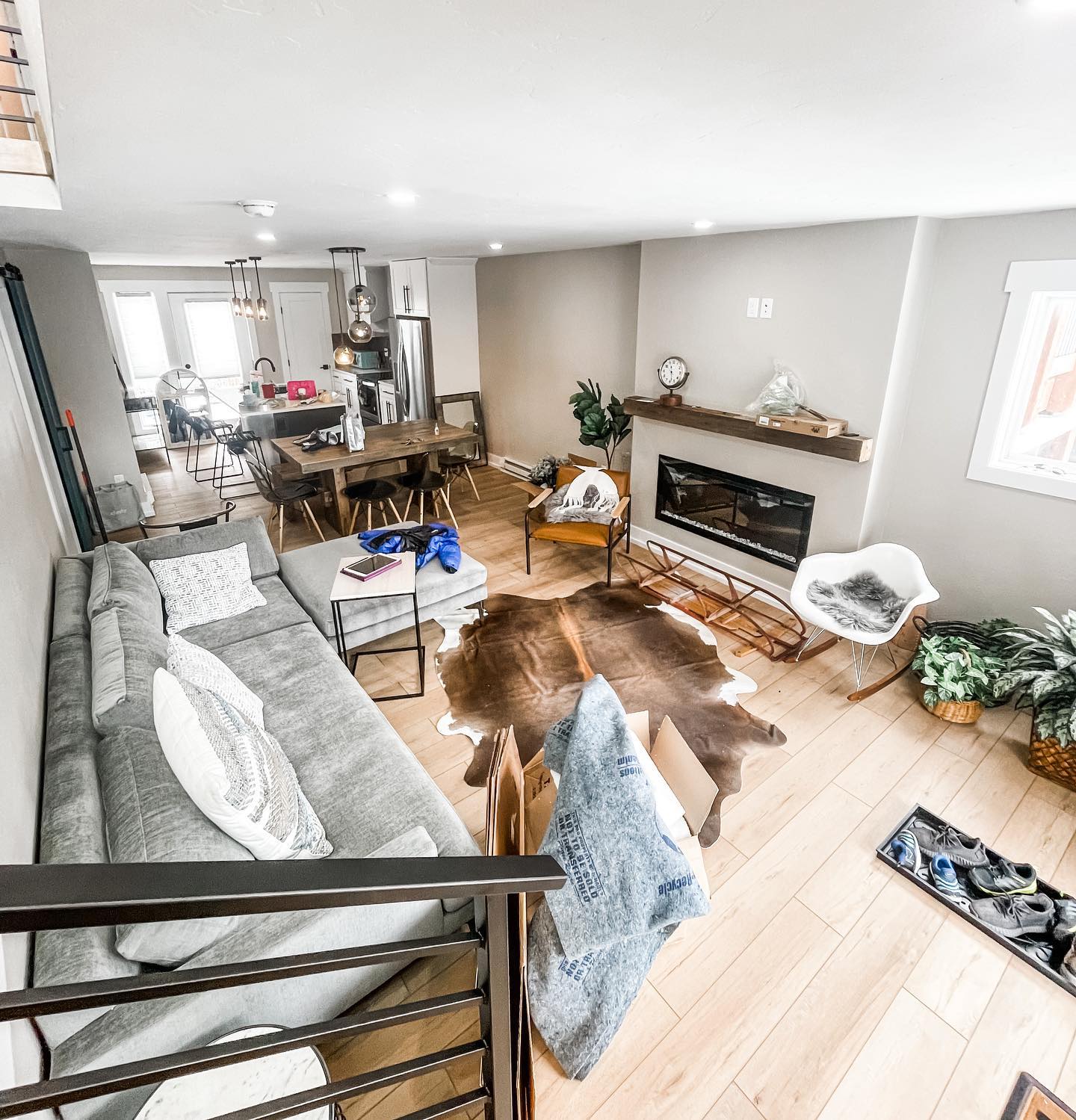 The soft finishes are going in and we are feeling more excited than ever! Some things old, some things new…. Nothing’s borrowed! But we do love blue! #stepawayfromallgray #makeitfun #interiordesign #interiorremodel #installday #alwaysmorethanoneday #itsnotworkwhenyoulovewhatyoudo #budgetfriendlydesign #budgetfriendlydecor #formfollowsfunction #lifefortified #strongholddesign #gdrservicesllc #ittakesaproteam