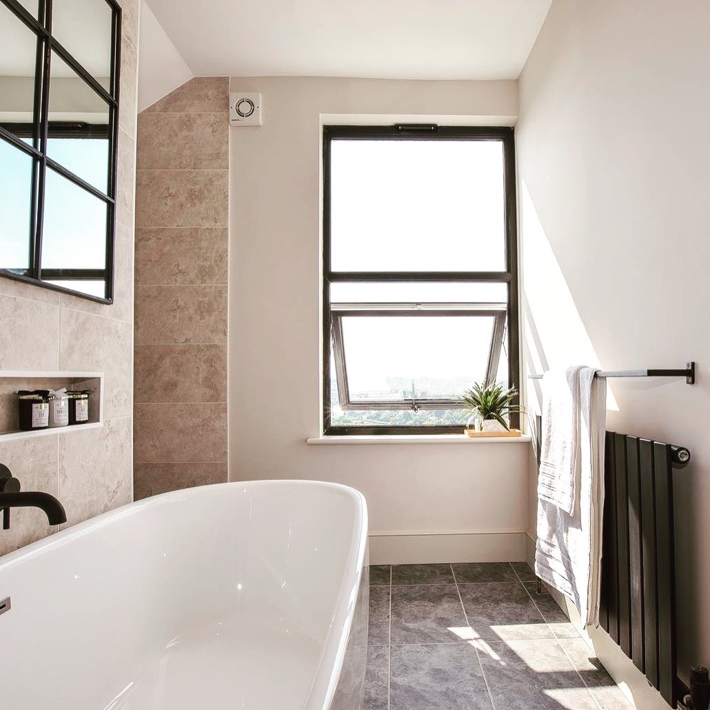 Sunny days ahead ☀️
#bathroomsunshine #bathroomgoals #blackbathroom #stleonardsonsea