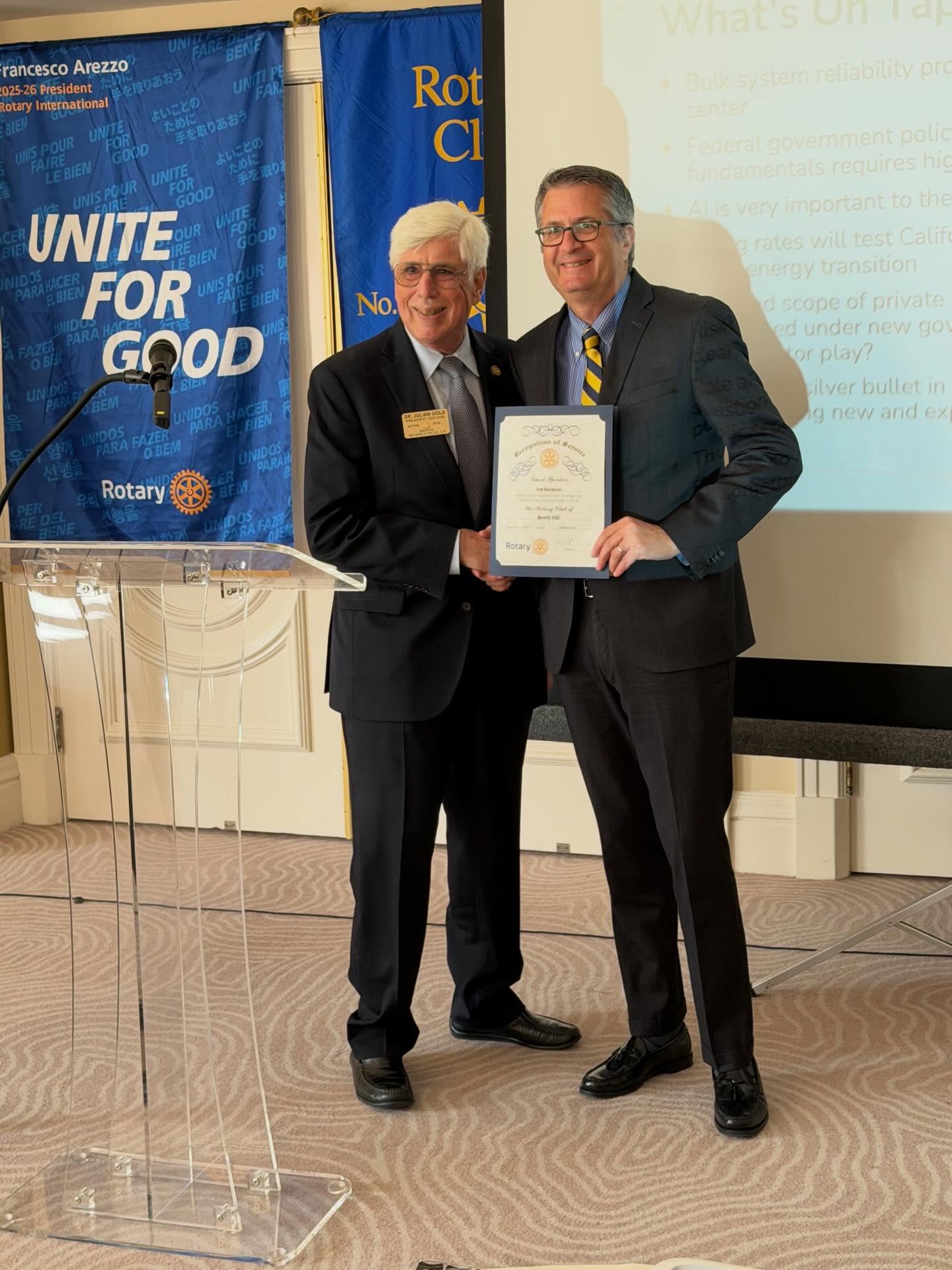 Rotary Mondays✨Ted Bardacke, the Chief Executive Officer of Clean Power Alliance, the preferred electricity provider for 38 communities and more than three million residential and business customers across Los Angeles and Ventura Counties, addressed the club on Monday. A self-financing government entity, CPA is the fourth largest retail electricity supplier in California and the number one green power provider in the United States. As a not-for-profit, CPA revenues are reinvested back into local communities.
The visit reunited Bardacke with former CPA Board Chair and current Rotary President, Julian Gold. @cleanpowerinfo @rotaryinternational