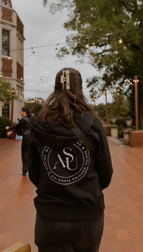 Someone’s gotta make these 50 tiny boxes for the macarons ... We sweat the small stuff so you don’t have to
Cover Photographer: @meghanannimagery
Event Planning Life | Event Planner | Luxury Event Planner | Wedding Planner | Destination Event Planner | Destination Wedding Planner | Events | All Sett Up Events