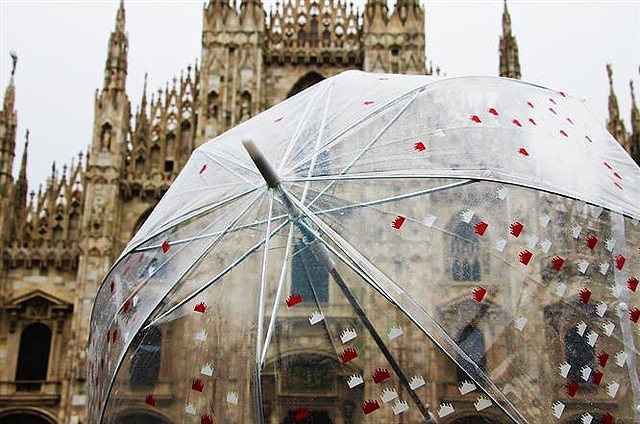 FRIDAY has arrived! Let’s enjoy the weekend hoping that the sun will shine...but in case of rain why not using a super cool transparent umbrella like this one! We produced it following the great design Lascia La Scia made for Duomo Cathedral in Milan! That’s a perfect example of 100% customized product made by us with love #gift #customized #umbrella #duomo #duomodimilano #adandmore #gadget #promotionalproducts #ad #milan #adv #rain #friday #weekend #weekendvibes #autumn #tgif @duomodimilano