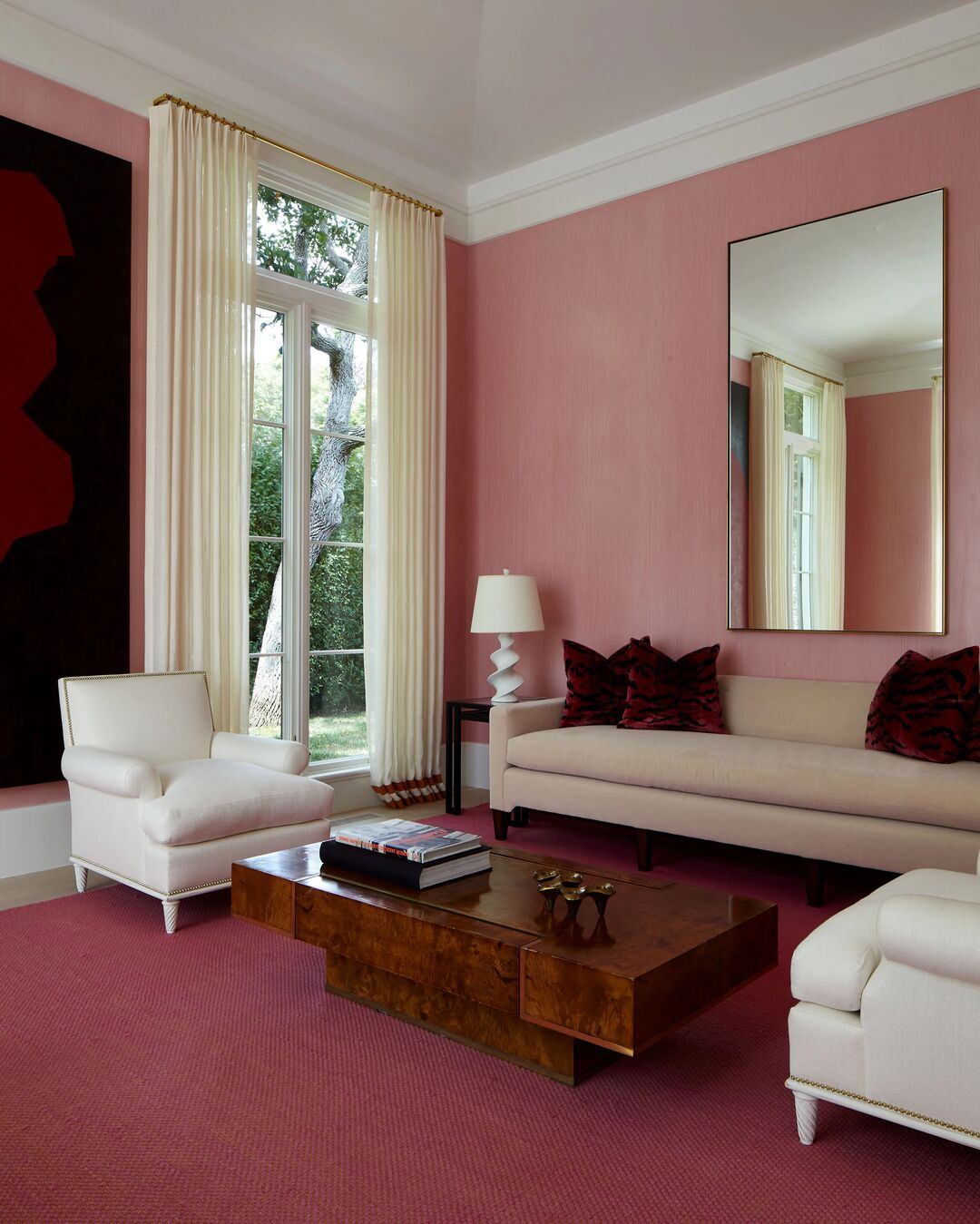 Pink striated marmorino plaster by our artisan Patrick Shoemaker in a Noyack waterfront home, with Sawyer|Berson as the architect, and DRA as the interior designer. Beautifully photographed by Joshua McHugh and featured in the book: Sawyer|Berson: Houses and Landscapes.
Link in bio to see more of this project.