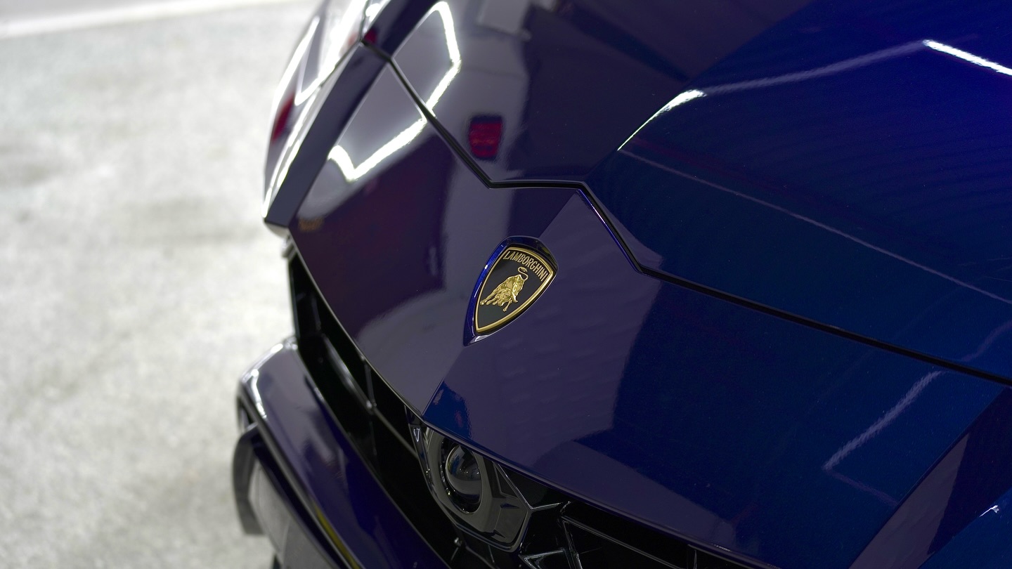 Ceramic coating + full paint correction + interior ceramic protection on this Lamborghini Urus, brought back to a true showroom finish. Every panel refined, every surface protected, inside and out. Precision work, long-term protection, and a finish that speaks for itself.
Done by @Protex_Vancouver 🥇
#CeramicCoating #PaintCorrection #LamborghiniUrus #DetailingLife #ProtexVancouver