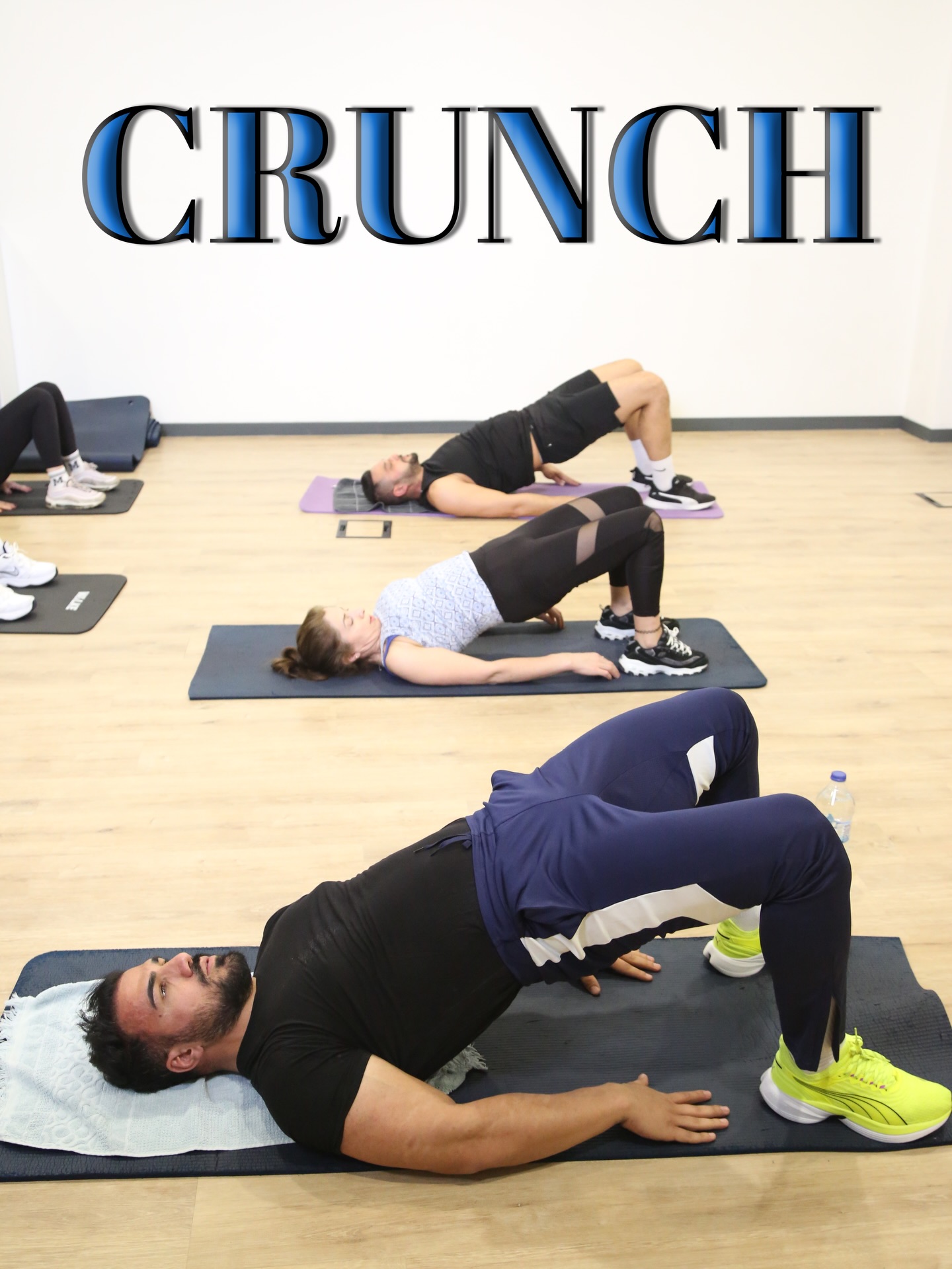 ✨Crunch karın kaslarını güçlendiren, kontrollü bir mekik hareketidir.