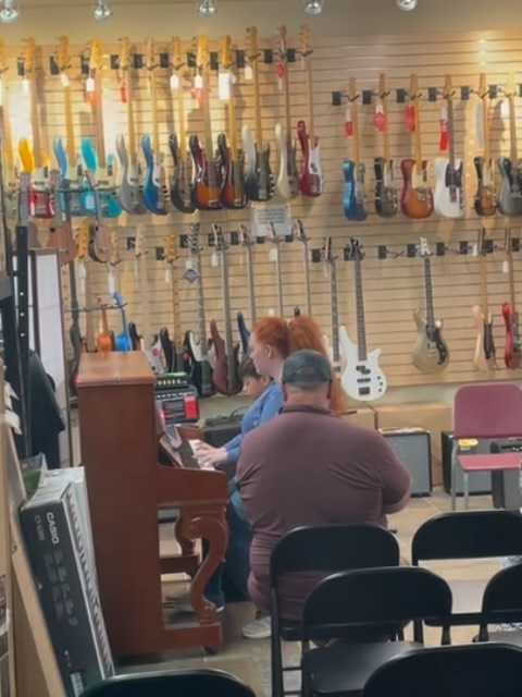 Fall Concert at Dale City Music! 🎃🍂🎶🎹🎻
Really proud of all my students who performed! It’s so great to see their progress!
Jurassic Park Theme, Beauty and the Beast, and The Mirror Duet from Mozart’s Tabletop series.