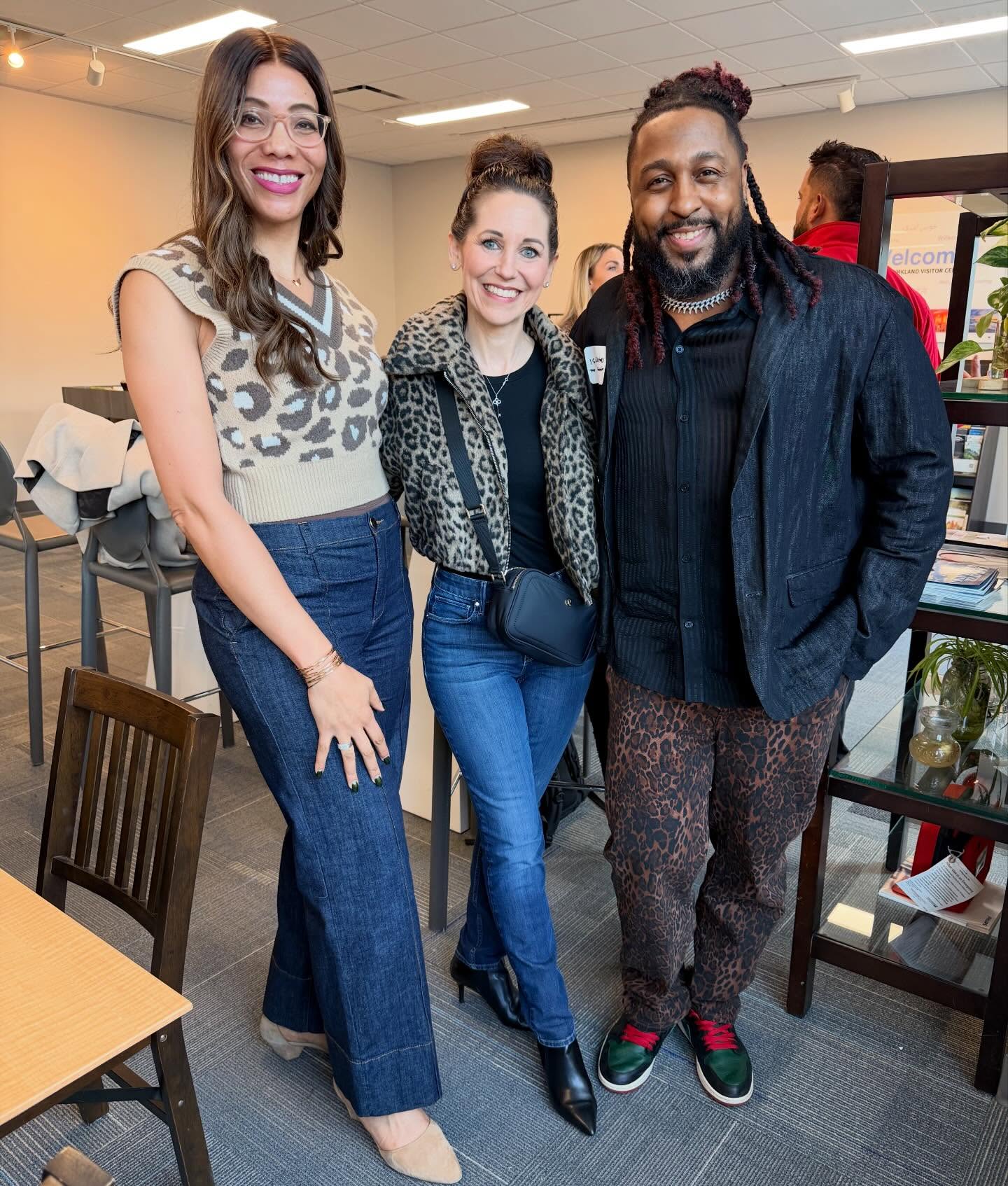 Kirkland watch out, we have new Cheetah Crew comin through! 🐆😍🥰 (Totally not planned) ft. @adaywithzay1 @kari__hovde @evolve.with.moni ❤️
Thank you @kirklandchamber for hosting the best community connection events! We had such a good time today and looking forward to the next one soon!
“We Rise Together”🩷💜🩵
📍 @kirklandurban @kirklandchamber
#thebackstagefoundation #kirkland #kirklandchamberofcommerce #communityevents #communityconnections