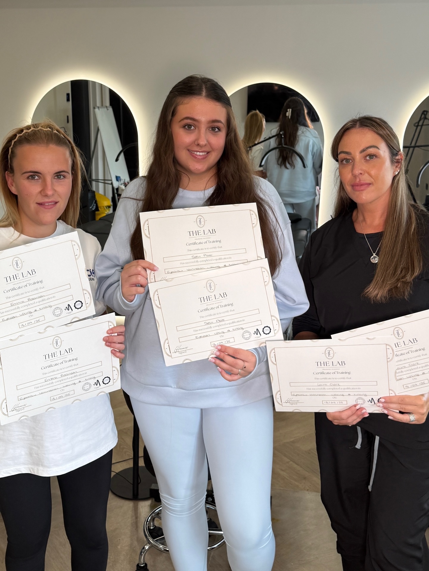 You don’t need a louder room.
You need a better one.
We’ve all experienced it —
being one of many.
Waiting to ask the question.
Hoping you’re doing it right.
Trying not to fall behind.
That pressure doesn’t create confidence.
It creates doubt.
That’s why at The Lab Training Academy every course is capped at 3 students.
Not small for the sake of it.
Small on purpose.
Because when there are only three of you:
✨ Every correction is personal.
✨ Every breakthrough is witnessed.
✨ Every question is welcomed.
✨ Every student is fully seen.
There’s no hiding.
But there’s also no competing.
Just focus.
Depth.
Attention.
Growth.
An intimate room doesn’t limit you —
it elevates you.
If you’re ready to learn in a space that actually pours into you,
DM me FOCUS 🖤