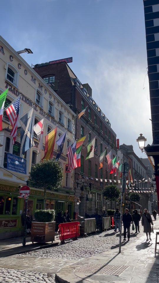 Sun-day, ya big tease ☀️
#TempleBar #Dublin #LoveTempleBar