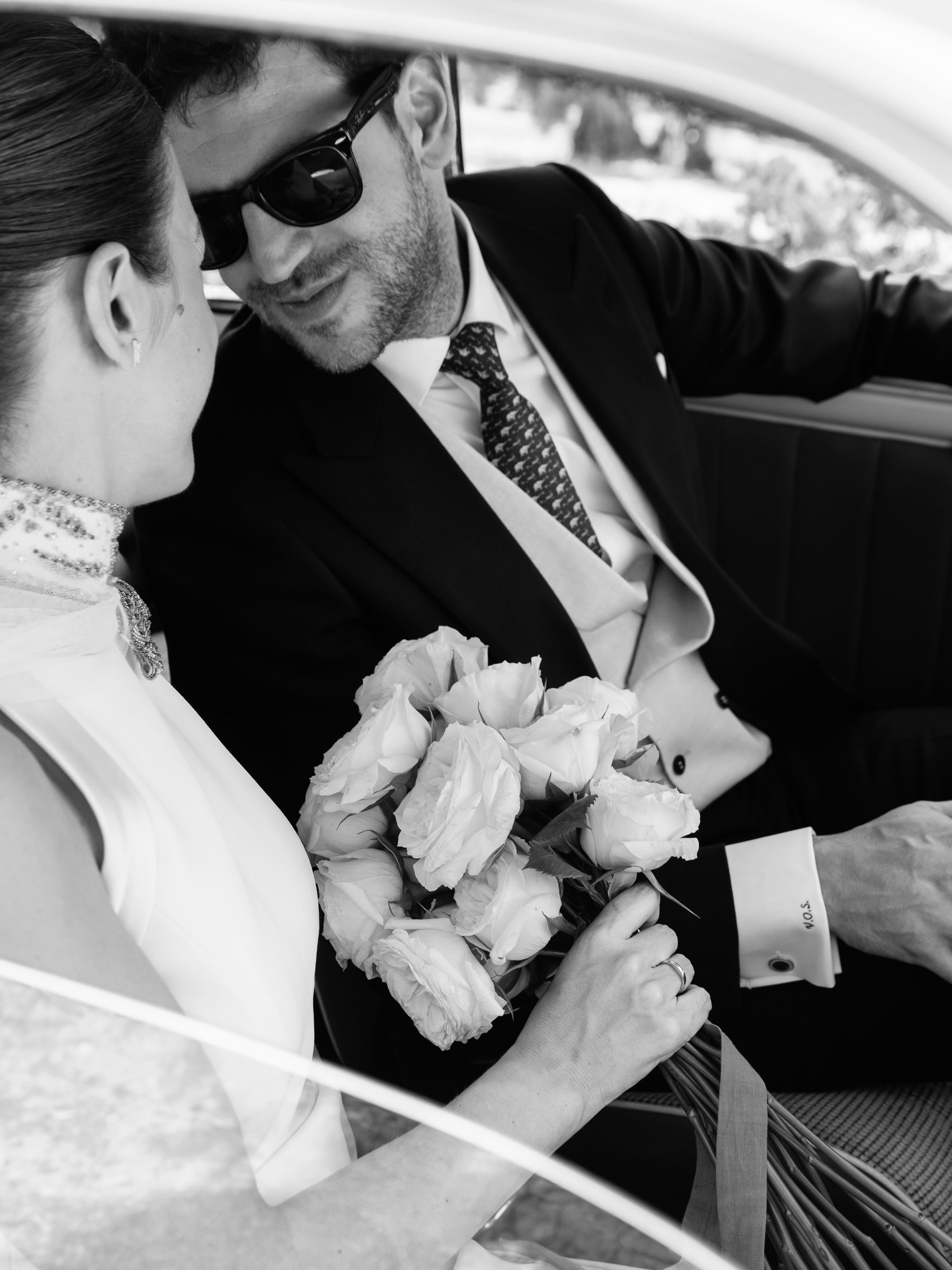 HOME - Fotografo en Jaén 15 Entre sonrisas y miradas que lo decían todo, Isa y Samuel brillaban de felicidad en su día.
Cada instante estaba lleno de amor, risas y emoción, y se elegían hoy más que nunca, con la certeza de que este es solo el comienzo de toda una vida juntos✨
- Vestido - @fromlistawithlove
- Traje - @tomblack_es
- Flores - @lacaseriadelasflores
- Maquillaje - @heroca_estilistas