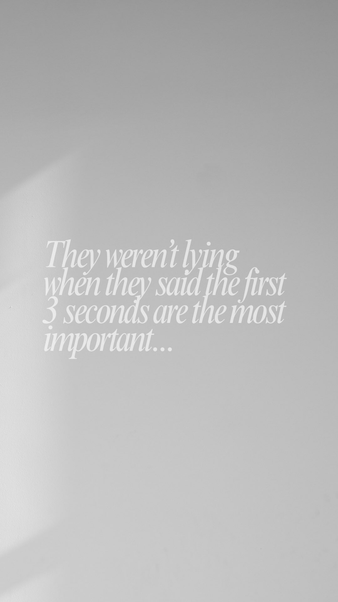 They weren’t lying when they said the first 3 seconds matter most.
On social media, attention is everything. If someone doesn’t stop in those first few seconds, the algorithm notices and simply doesn’t push the rest of your video.
Those first moments tell the algorithm one thing: is this worth showing to more people or not?
A strong hook doesn’t mean clickbait or shouting at the camera. It can be a visual contrast, a bold first frame, a question, a pattern break, or even a calm opening that makes someone pause instead of scrolling.
A few things that consistently help:
– starting with movement or change
– getting to the point faster than feels comfortable
– showing the result before the process
– using text that adds context instead of repeating what we already see
Once you earn those first seconds, everything else performs better. Watch time goes up, reach follows, and your content actually gets a chance to do what it’s supposed to do.
Because on social media, attention comes first. Everything else comes after.
