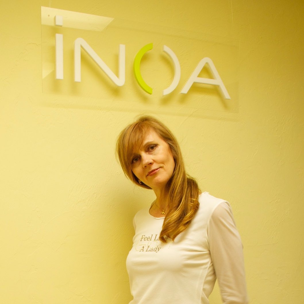 Have you tried INOA, the L’Oréal Professionnel vegan ammonia free hair color? Kiss goodbye smell, sting, burn, hello gorgeous color with transparency, shine and contrast just like nature intended