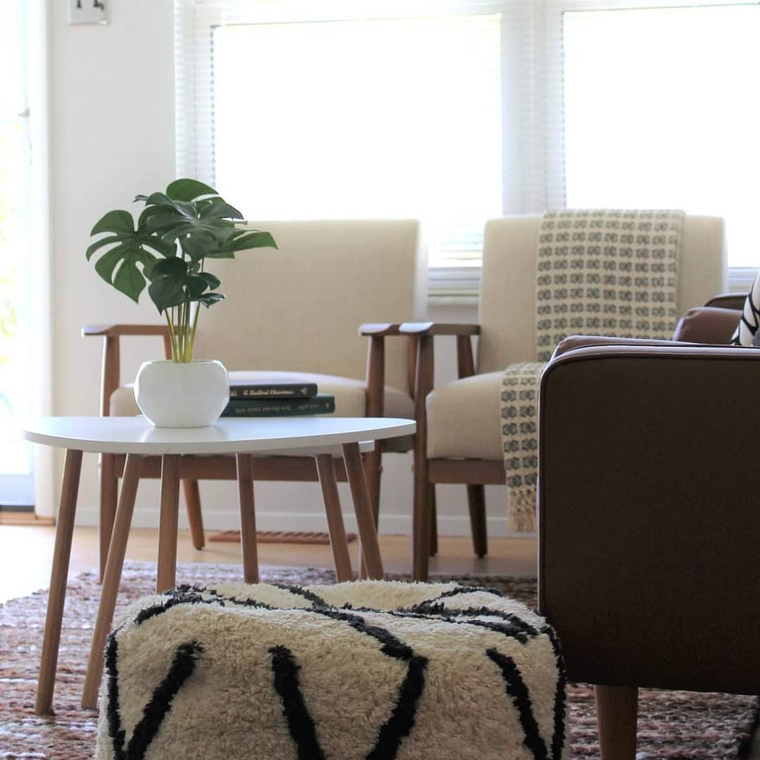 Are you ready to freshen up for spring? Let me help you! We'll work together to accomplish your goals while also working with your budget. What could be better? 🌿🌷🌳
Link in bio.
.
.
.
.
.
#stlhomestaging #stlinteriordesigner #stlinteriordesign #homestaging #interior123 #homedecor #stlrealestate #livingroominspo #neutralstyle #neutraldecor #lightandbright