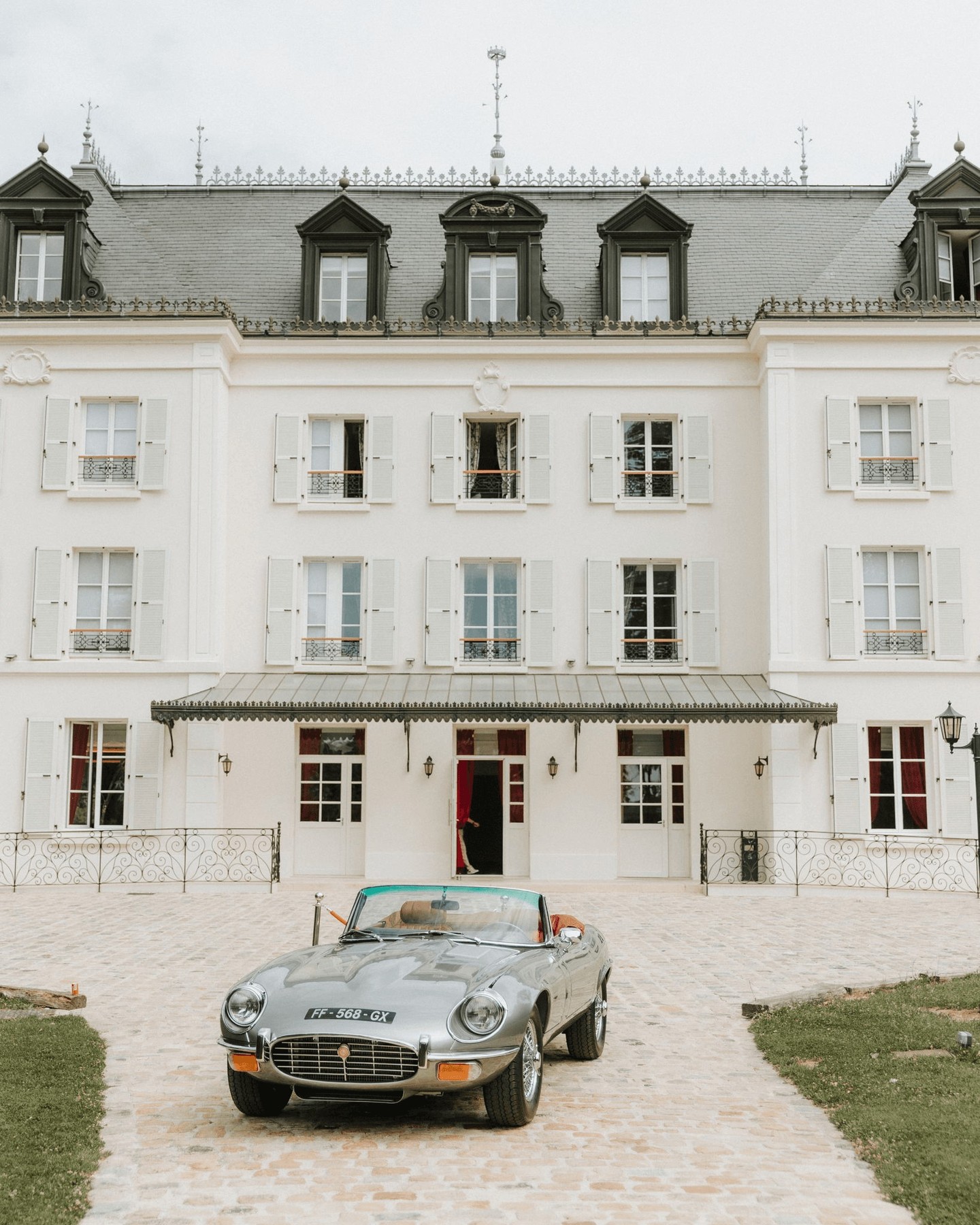 Get married in a refined venue near Paris and treat your guests to an elegant, timeless experience - @chateaudeshautsdeprovins ✨
@mc2monamour @annelisabeth_jung_photographe @maisonfleursfabre @_camilledelattre_
Wedding planner, wedding planner paris, organisation de mariage, mariage château, wedding inspiration, robe de mariée, wedding flowers, bouquet de mariée, wedding dress