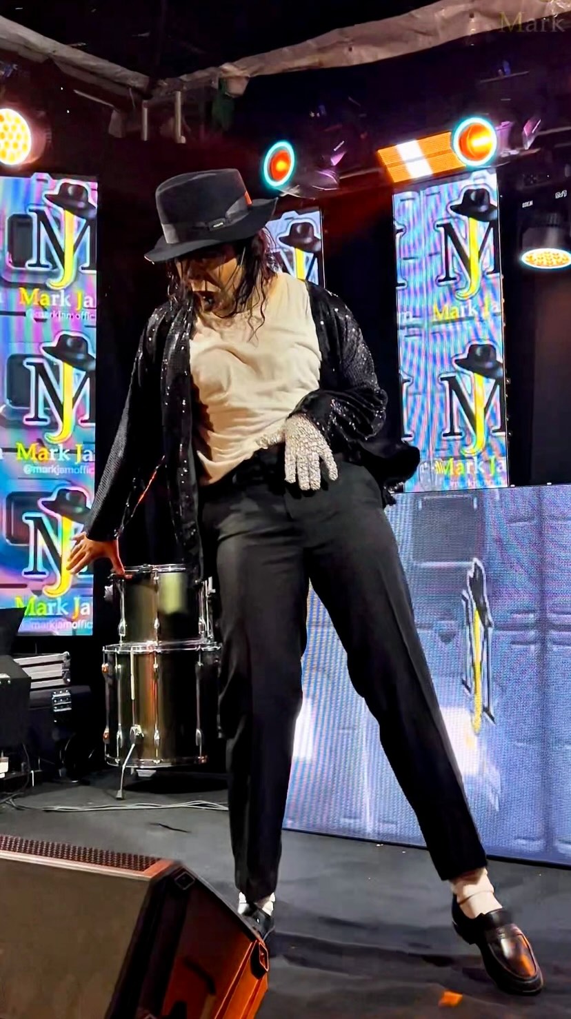 E aquela quebradinha de cintura clássica de ‘Billie Jean’?! Comenta aí se você também ama hehe 🔥✨😎