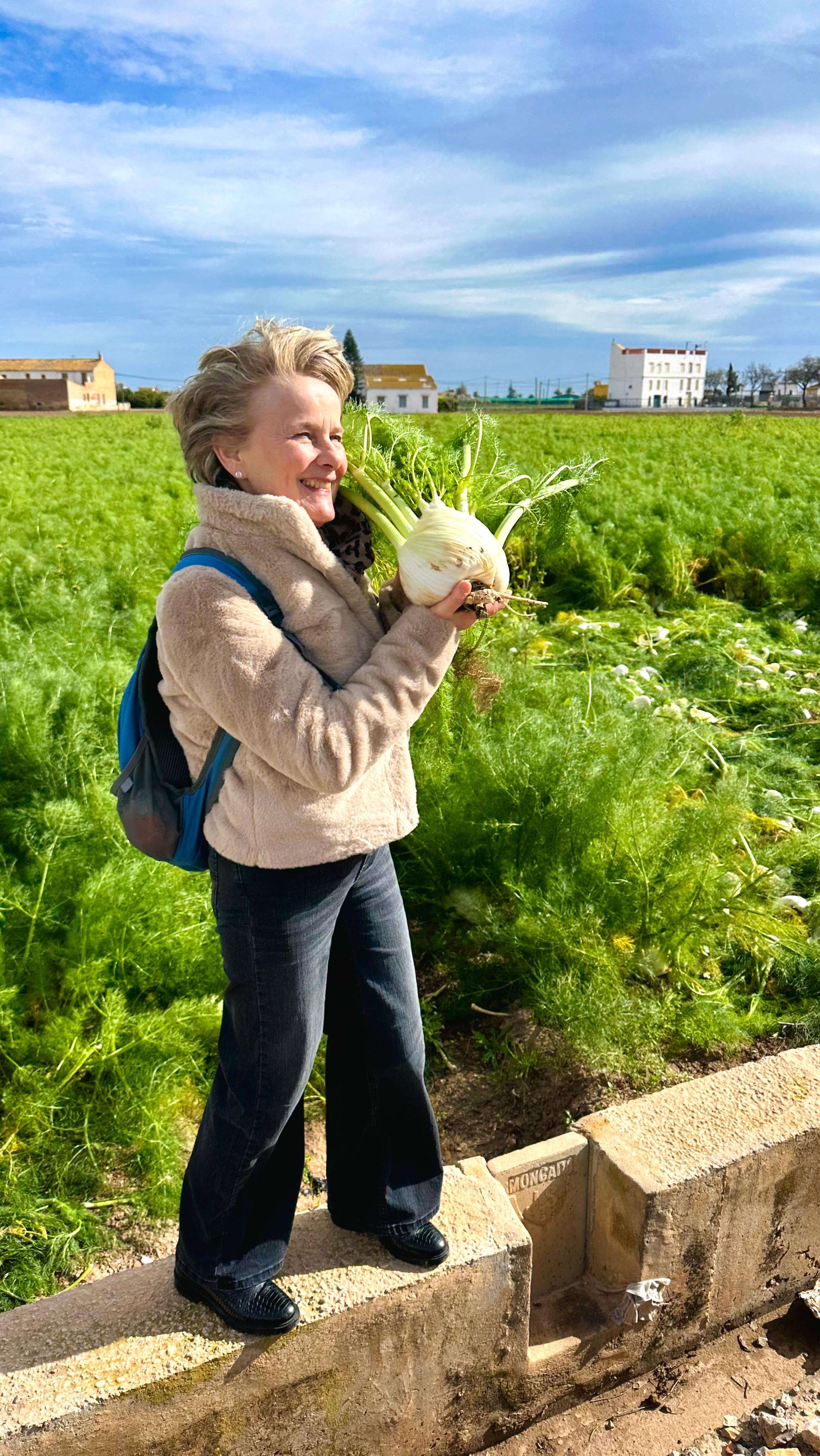 Looking for a different kind of tour because you already know the city?
Carla and Geert chose something truly special…
Coffee together in the gentle winter sun, unhurried conversations, and then a peaceful bike ride through the Valencian countryside 🚲
Valencia is one of the few Spanish cities where cycling feels so natural. Just outside the city, life slows down. Fields full of fresh produce, quiet roads, open skies with the beach, the sea and the city all close by. This is where time moves softer and everything feels a little lighter 🌾.
We visited the charming Port Saplaya (Little Venice) and wandered through El Cabanyal, the old fishermen’s quarter, where colorful houses tell stories of another time.
👉🏾 Carla & Geert, thank you for your warmth, your curiosity and your beautiful energy. We truly loved spending this afternoon with you. Enjoy your last holiday day… sending you the biggest hugs!
Curious to discover your Valencia too?
Feel like slowing down, cycling and experiencing something real?
With us, anything is possible.
Send us a WhatsApp at +31 614549342 and let’s create a day you’ll never forget.
June
Get Involved Valencia
PS: No cute living vegetables were harmed during the making of this video 😉.
.
.
#getinvolvedvalencia #biketour #visitvalencia #gezelligfietseninvalencia #valencia