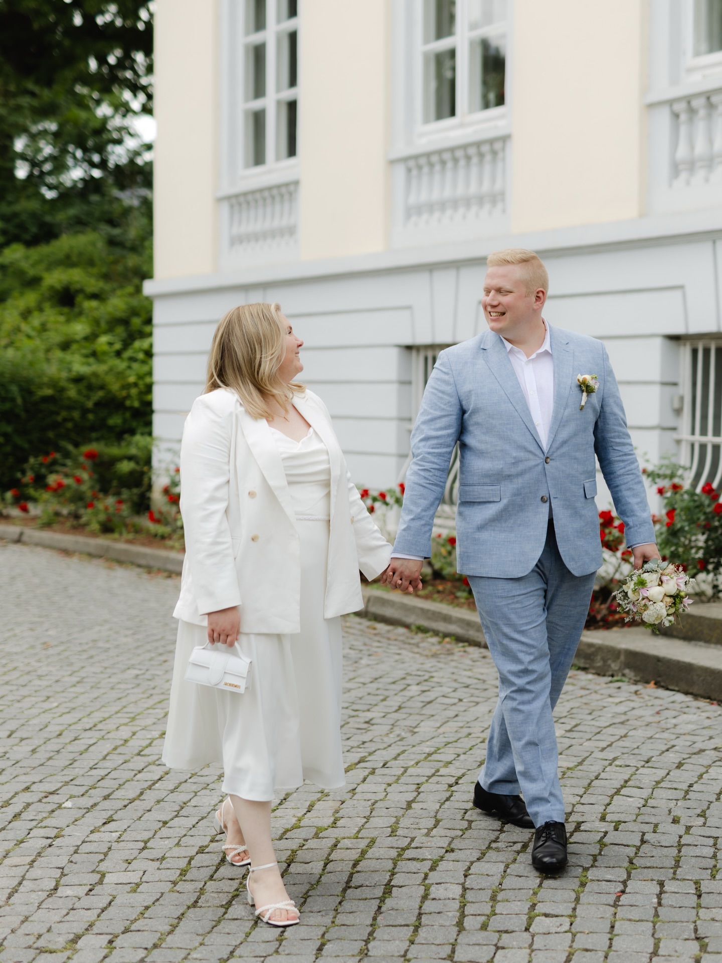 C & M ✨
Im letzten Jahr durfte ich die standesamtliche Hochzeit der beiden begleiten und dieses Jahr die kirchliche Trauung mit großer Feier 🤍
Ein so herzliches und tolles Brautpaar: ich freue mich auf euch!
#hochzeitsfotografie #hochzeitsfotograflübeck #hochzeitsfotografiehamburg #standesamtlübeck