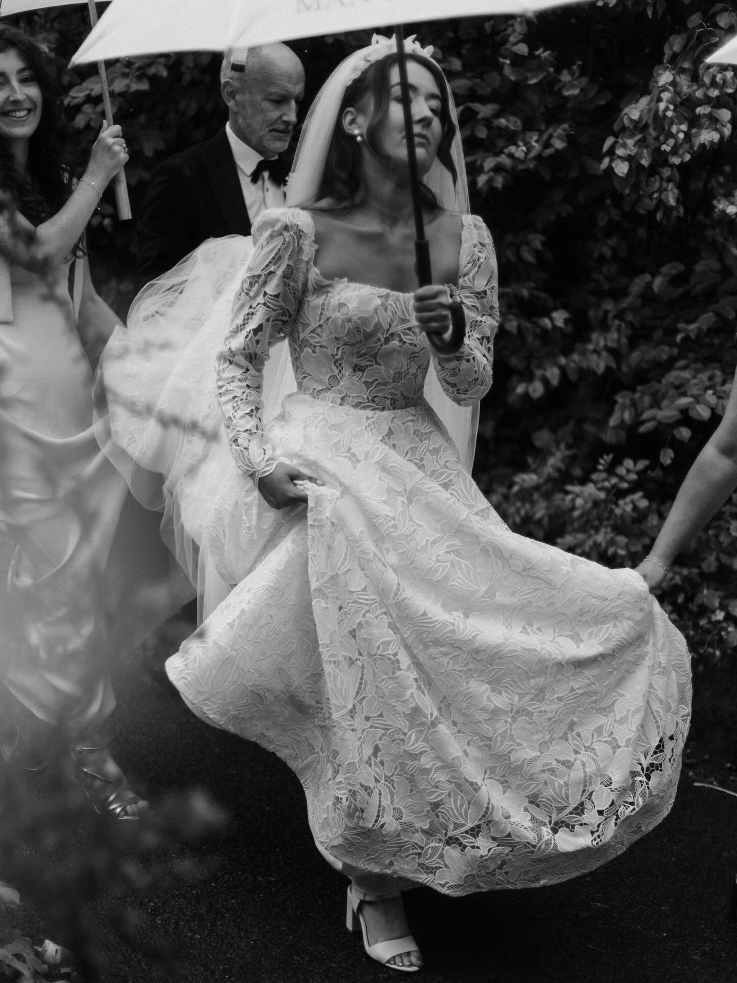 I could look at Lottie’s dress every day and love it just as much. We’ve seen so many incredible dresses recently at the Grammy’s but you can take my money for this one. So unique and timeless.
Venue: @hamptonmanor
Flowers: @solihullweddingcreations
Dress: @whataliceworebridal
Second photographer: @labibur.94_
Hair: @sonyajaynebridalhair
Makeup: @makeupbyelhawkins
Band: @onefortheroadbandbham
Cake: @letseatcakewarwick
String Quartet: @vyne_string_quartet