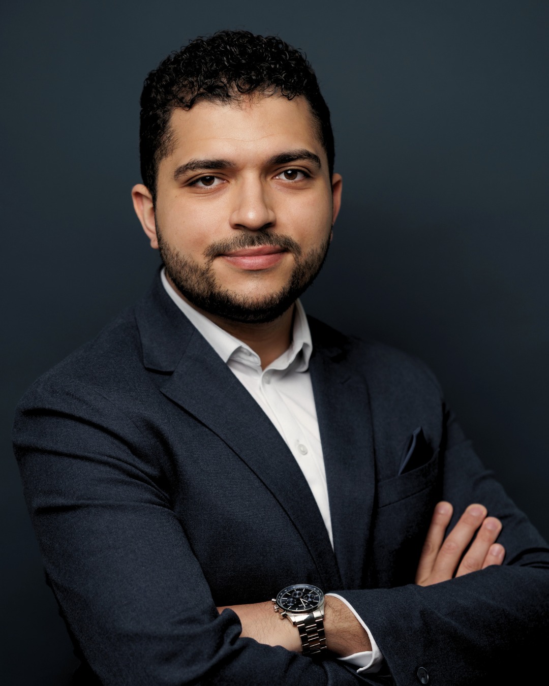 PORTRAIT โธ Maรฎtre Ilyess Zrita
๐๐ผ Avocat diplรดmรฉ de lโรcole des avocats du Grand Ouest, Ilyess Zrita a rรฉalisรฉ lโensemble de son parcours universitaire ร Caen, avec un Master II Justice, Procรจs et Procรฉdures. Originaire de Flers, il intervient aujourdโhui sur lโensemble du Grand Ouest.
Au sein du cabinet, il accompagne Maรฎtre Thomas Leclerc et intervient principalement en droit immobilier, droit de la construction et droit commercial. Il assiste aussi bien des particuliers que des professionnels, notamment des agences immobiliรจres, sur des dossiers de copropriรฉtรฉ, vices cachรฉs, troubles du voisinage, servitudes ou contentieux liรฉs aux chantiers.
Sa pratique se distingue par une bonne connaissance du terrain et une rรฉactivitรฉ au service des clients. Passionnรฉ par lโautomobile, il intervient รฉgalement sur des dossiers de vices cachรฉs liรฉs aux vรฉhicules.
#Avocat #Paris #Caen #Mondeville #Normandie #Immobilier #Construction #Expert #Commercial