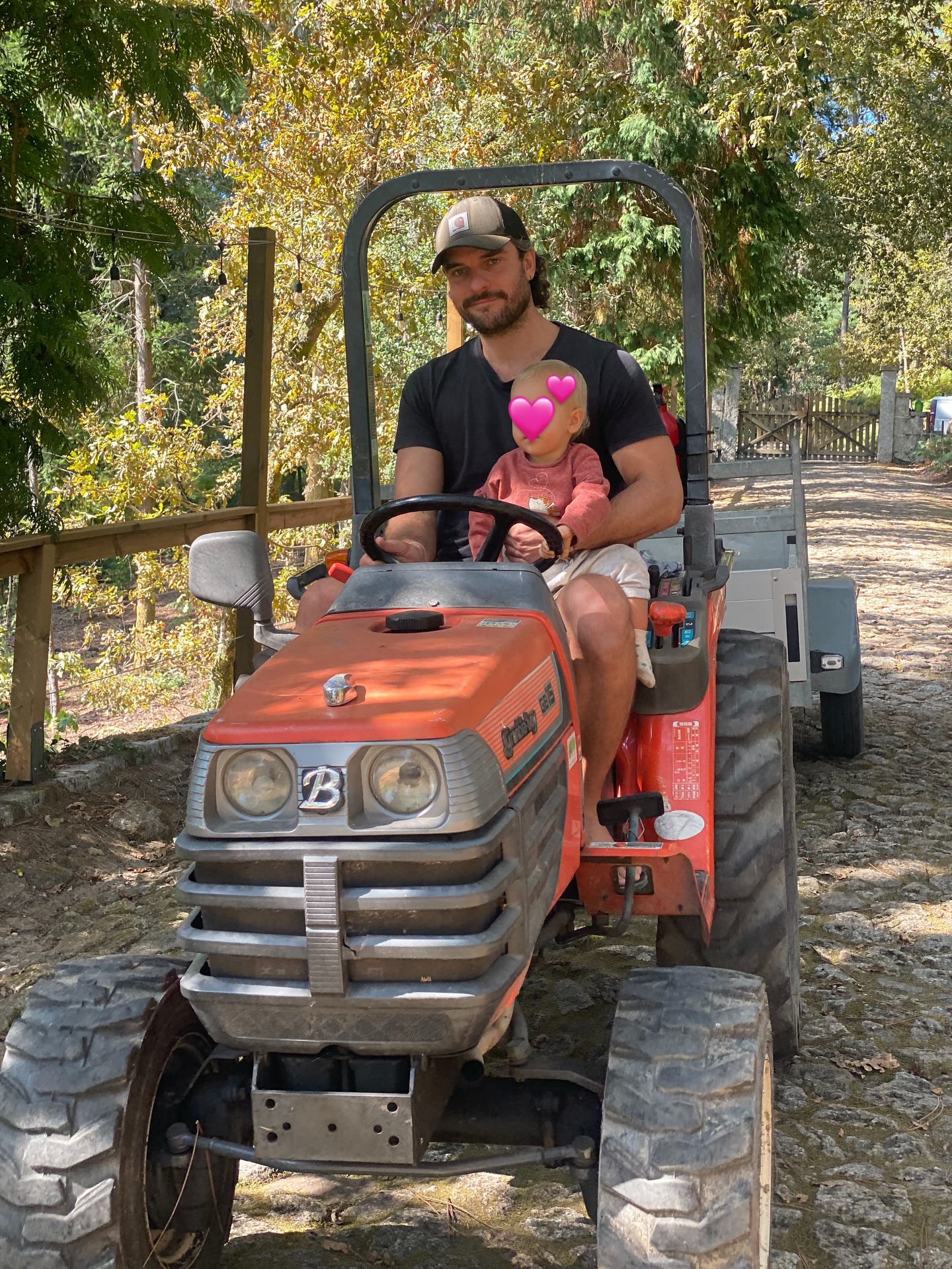 Our pick up service team 🚜
When our guests arrive, we like to help them with their luggage. And how to better do that than countryside style?
•
#pickup #glampingportugal #summerholiday #devezateam